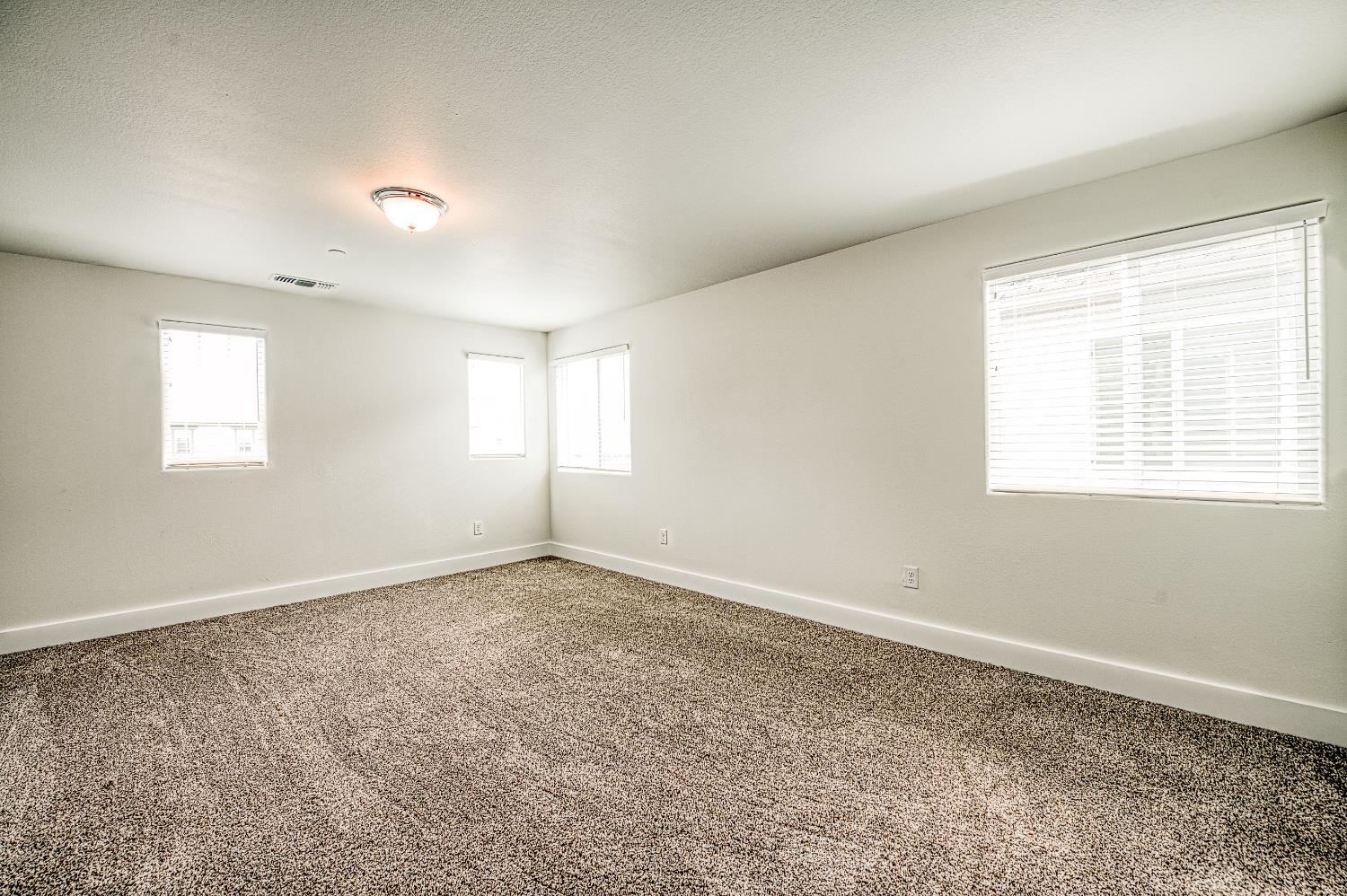 7452 E Homan Ave, Fresno, CA 93737