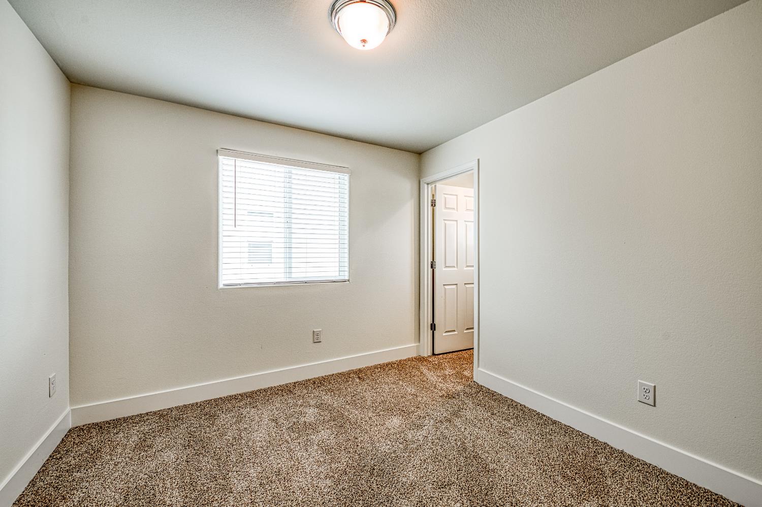 7452 E Homan Ave, Fresno, CA 93737