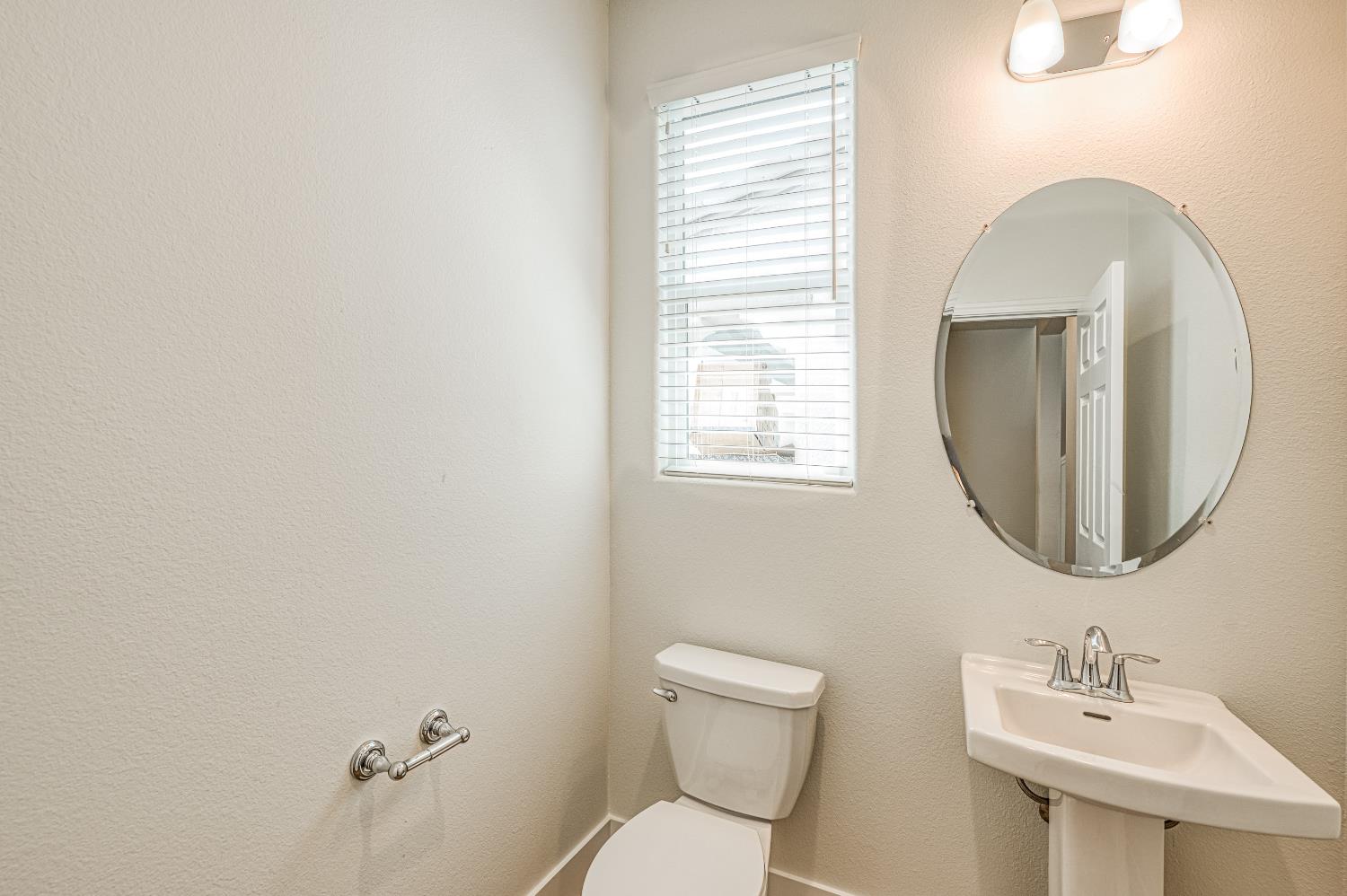 7452 E Homan Ave, Fresno, CA 93737