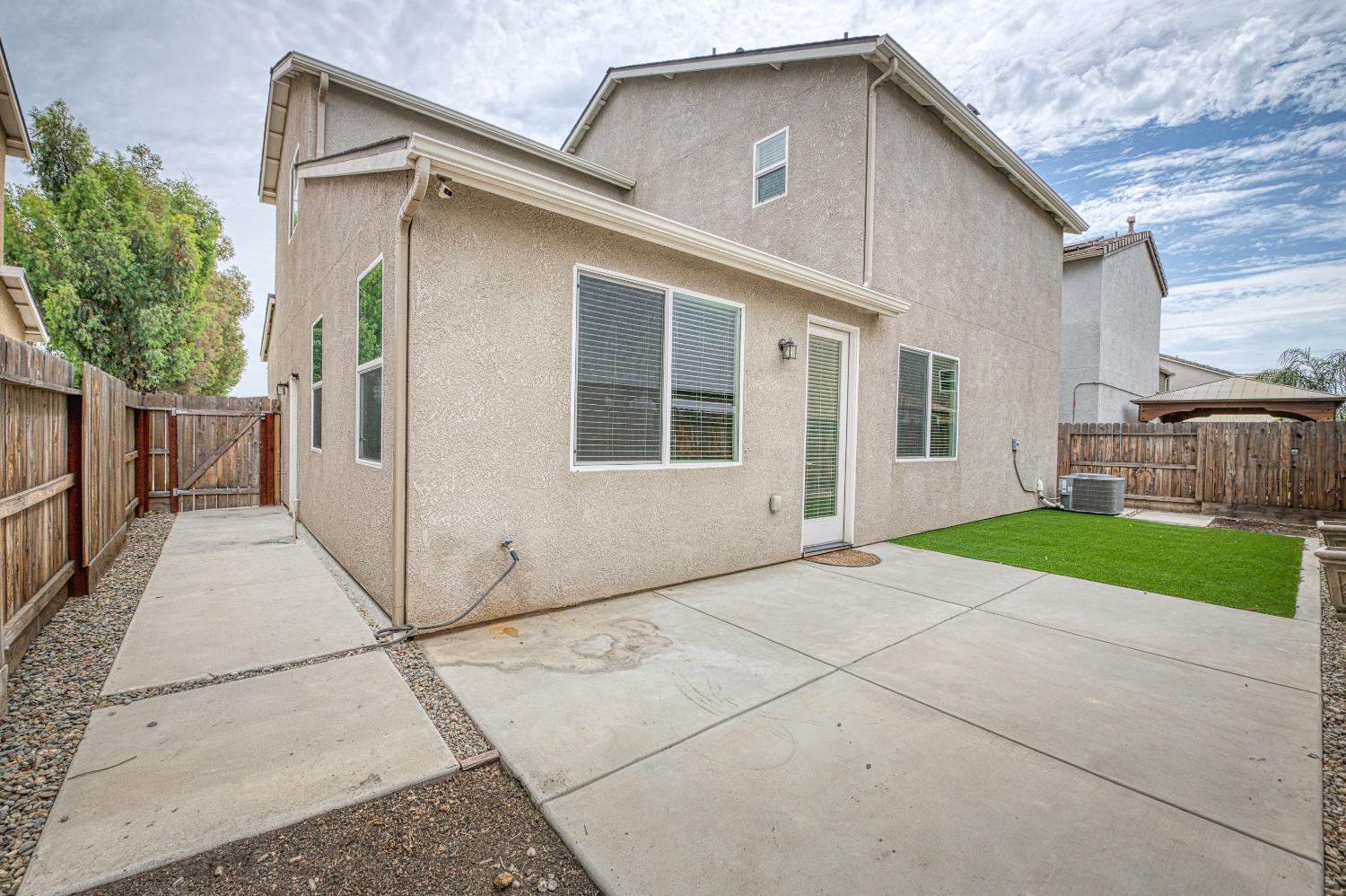 7452 E Homan Ave, Fresno, CA 93737
