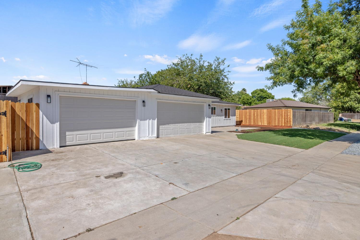 4625 N Holt Ave, Fresno, CA 93705