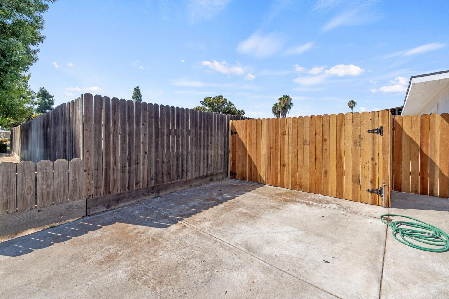 4625 N Holt Ave, Fresno, CA 93705