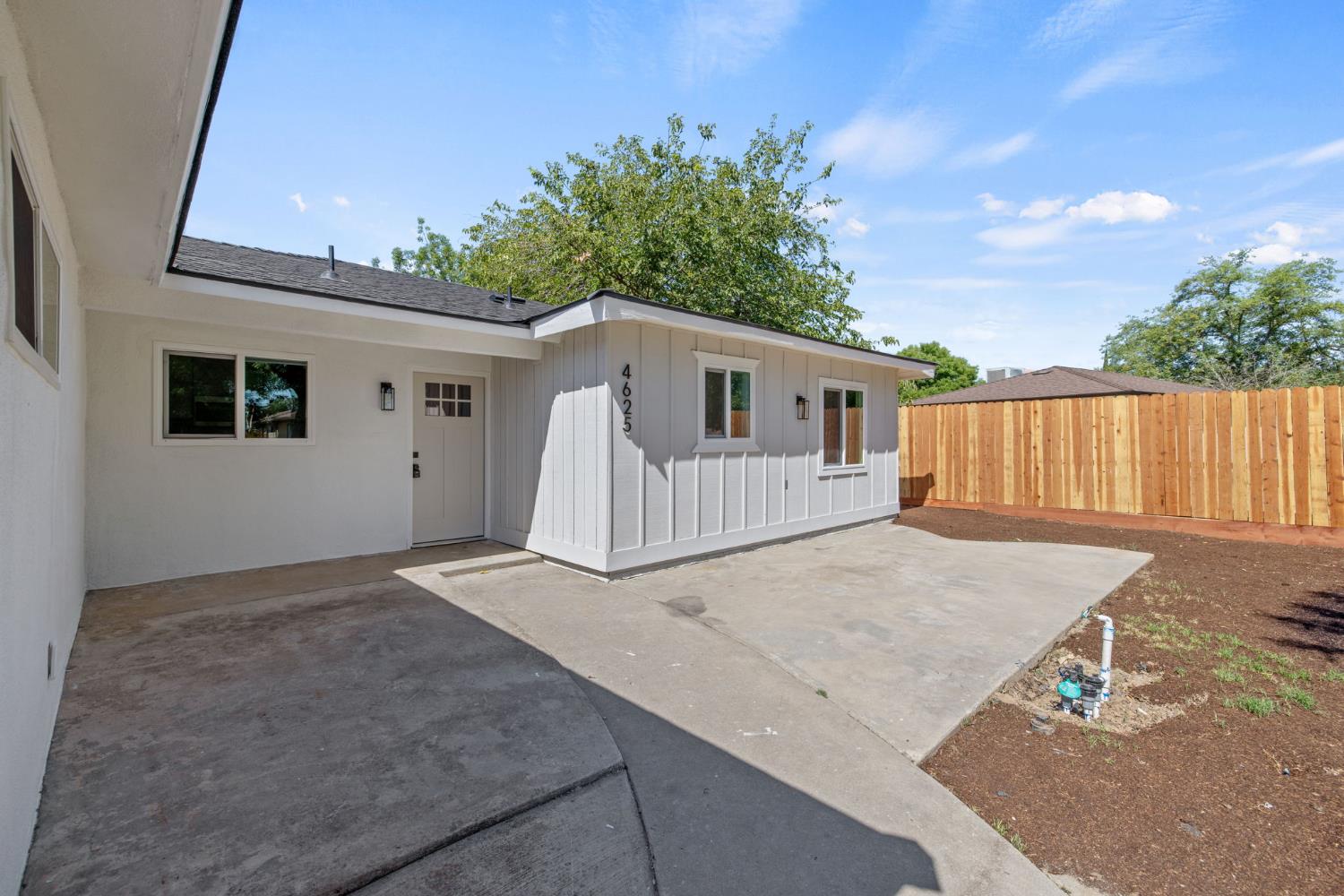 4625 N Holt Ave, Fresno, CA 93705