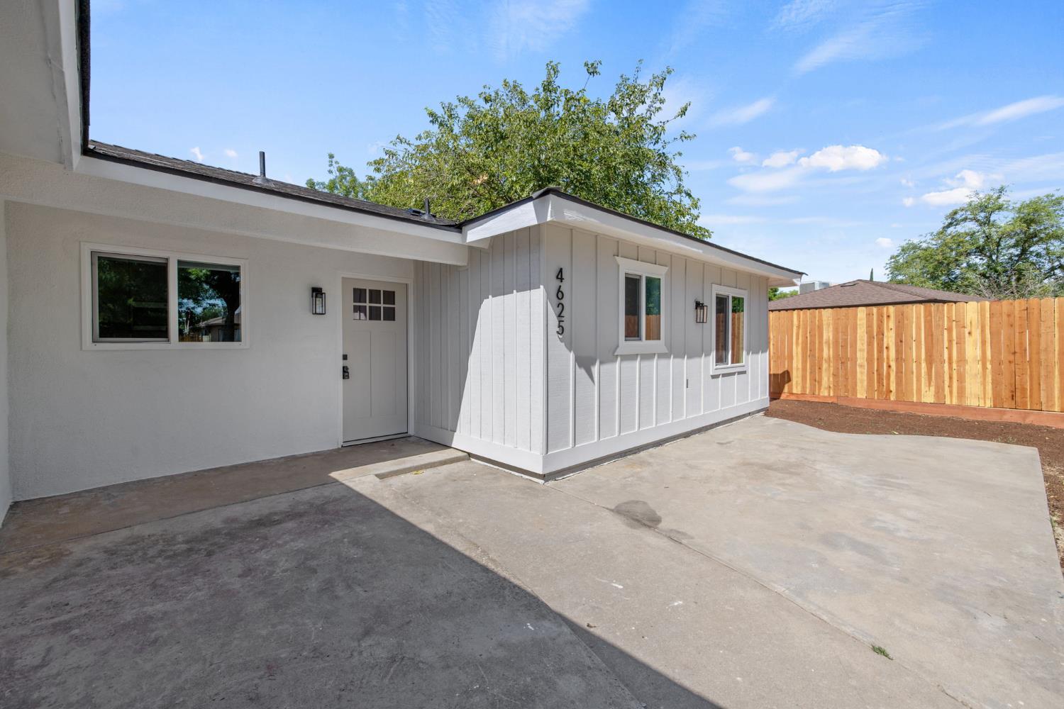 4625 N Holt Ave, Fresno, CA 93705