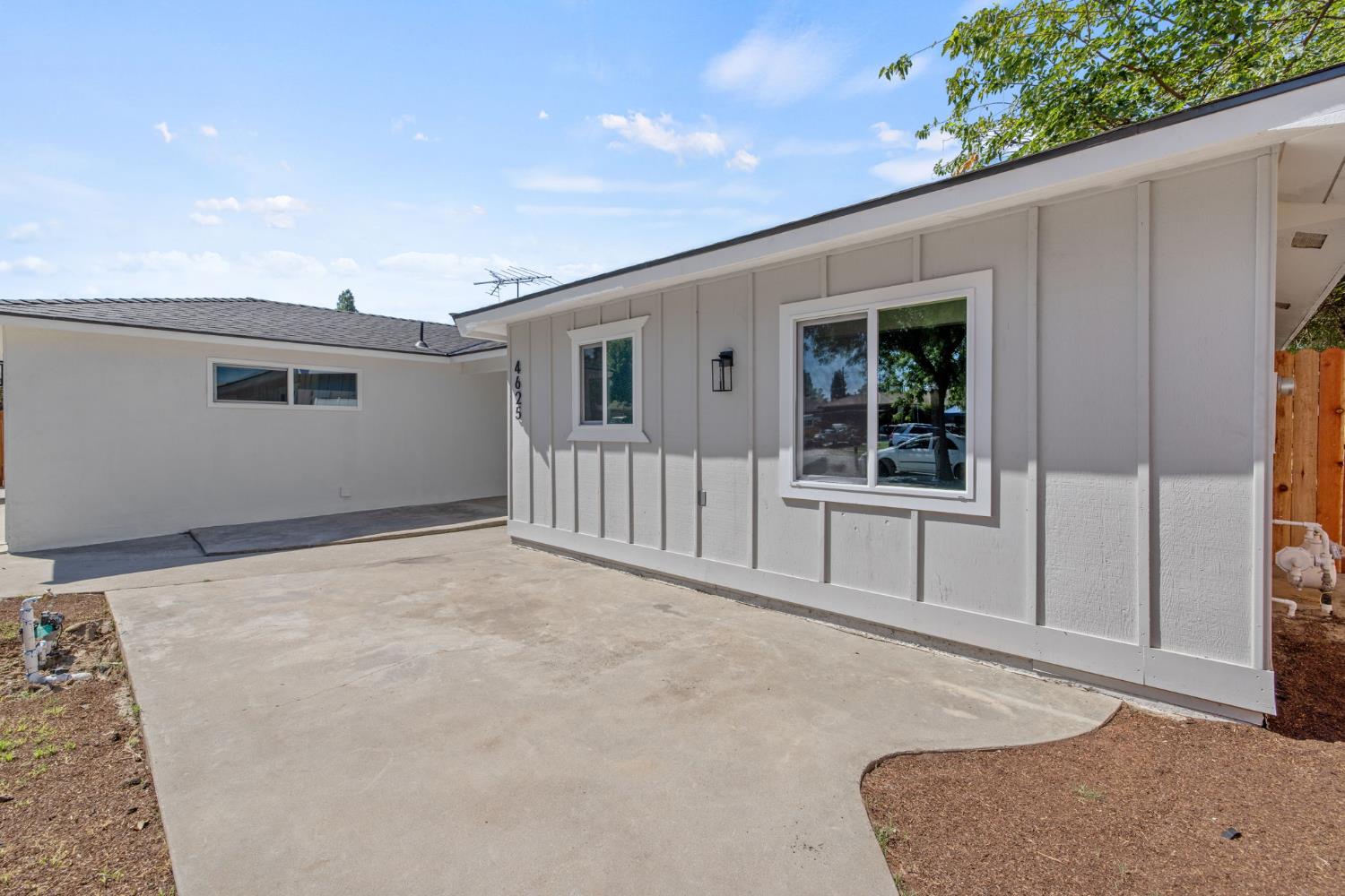 4625 N Holt Ave, Fresno, CA 93705