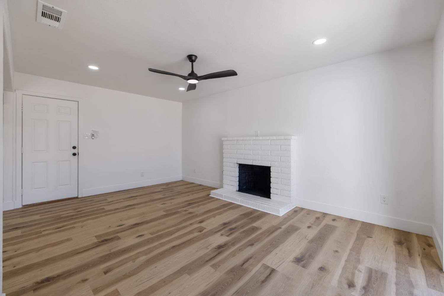 4625 N Holt Ave, Fresno, CA 93705