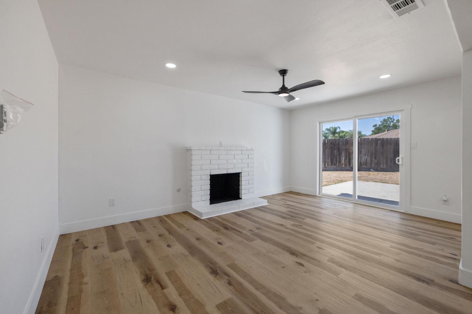 4625 N Holt Ave, Fresno, CA 93705