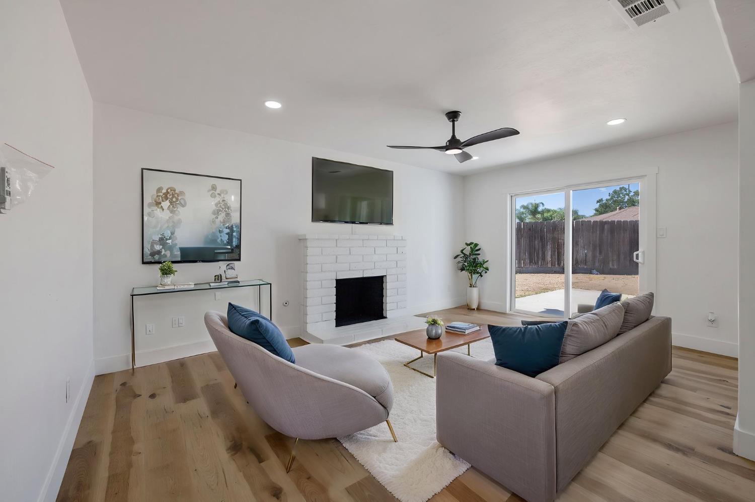 4625 N Holt Ave, Fresno, CA 93705