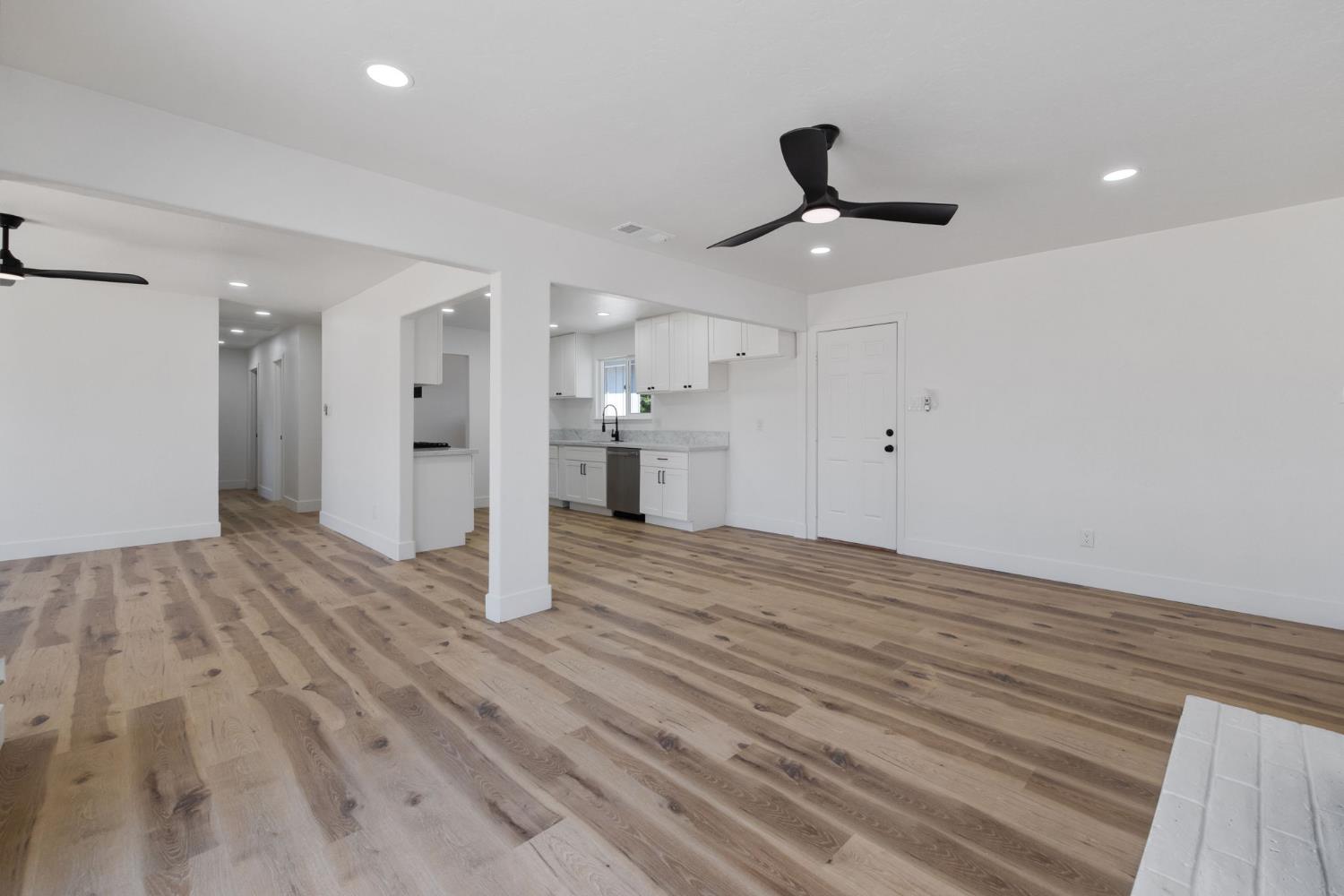 4625 N Holt Ave, Fresno, CA 93705
