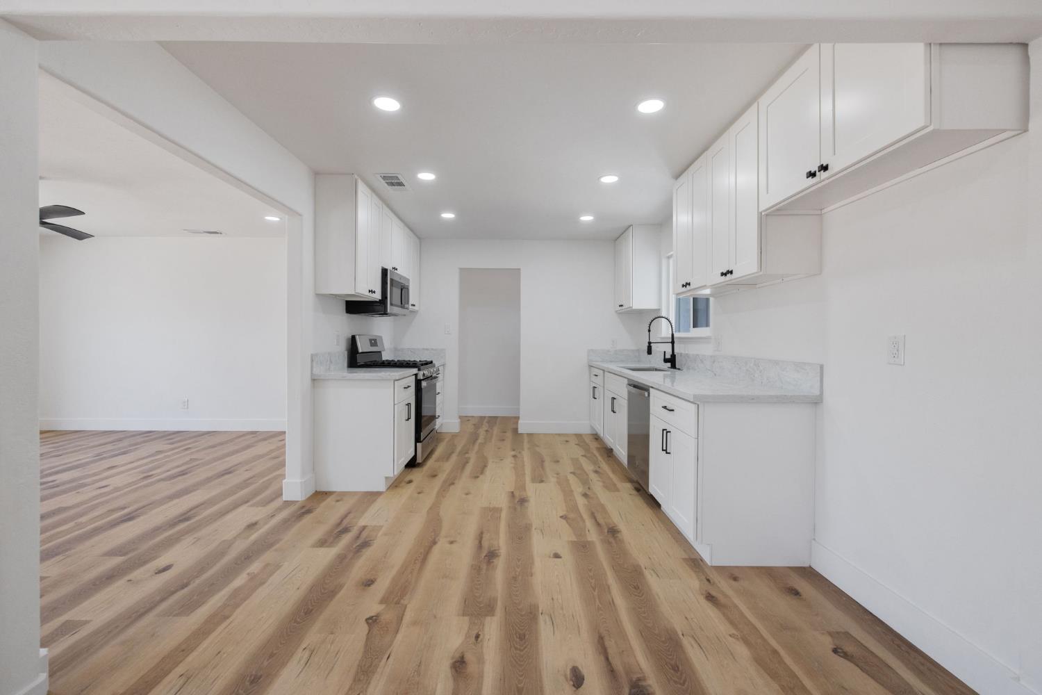 4625 N Holt Ave, Fresno, CA 93705