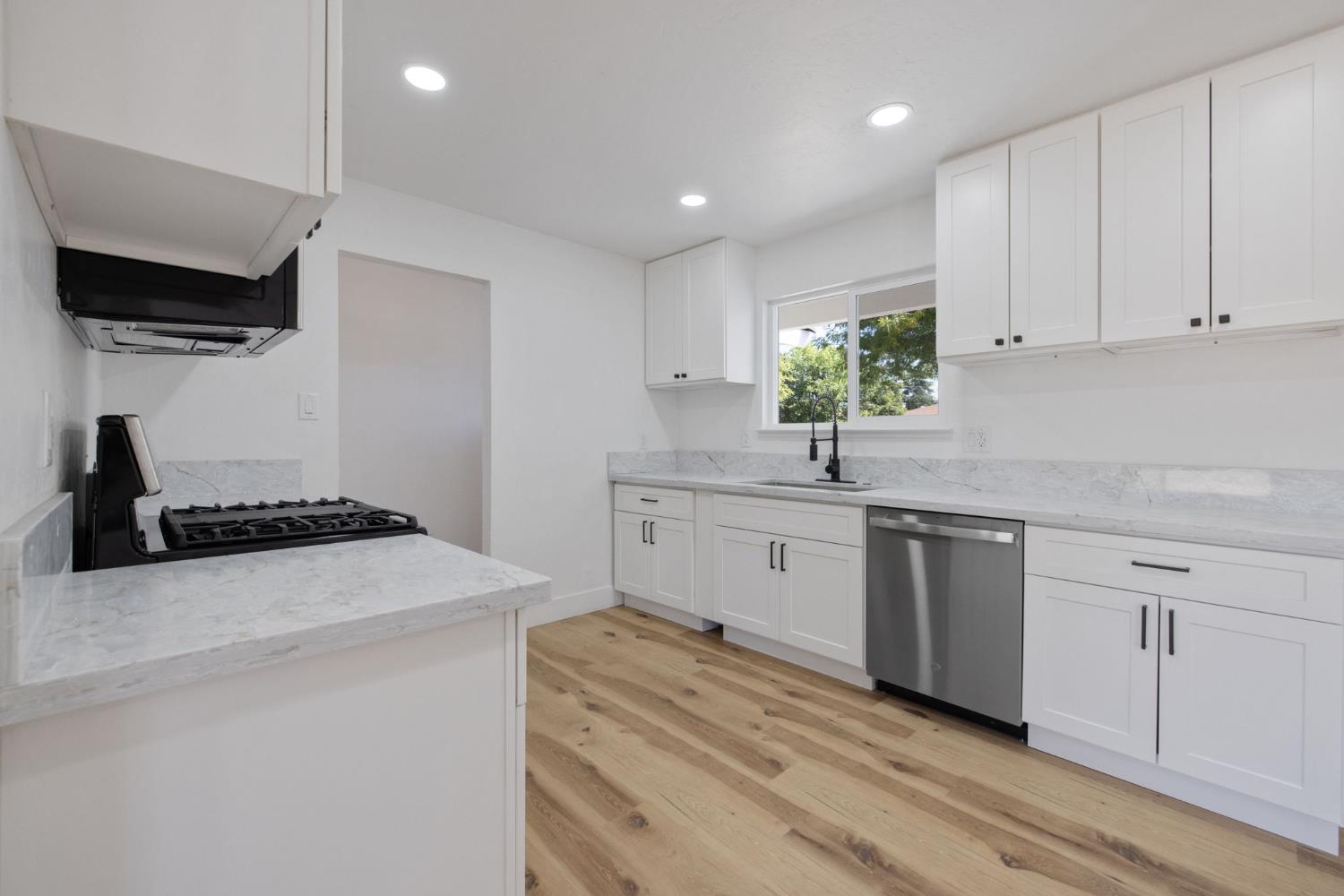 4625 N Holt Ave, Fresno, CA 93705