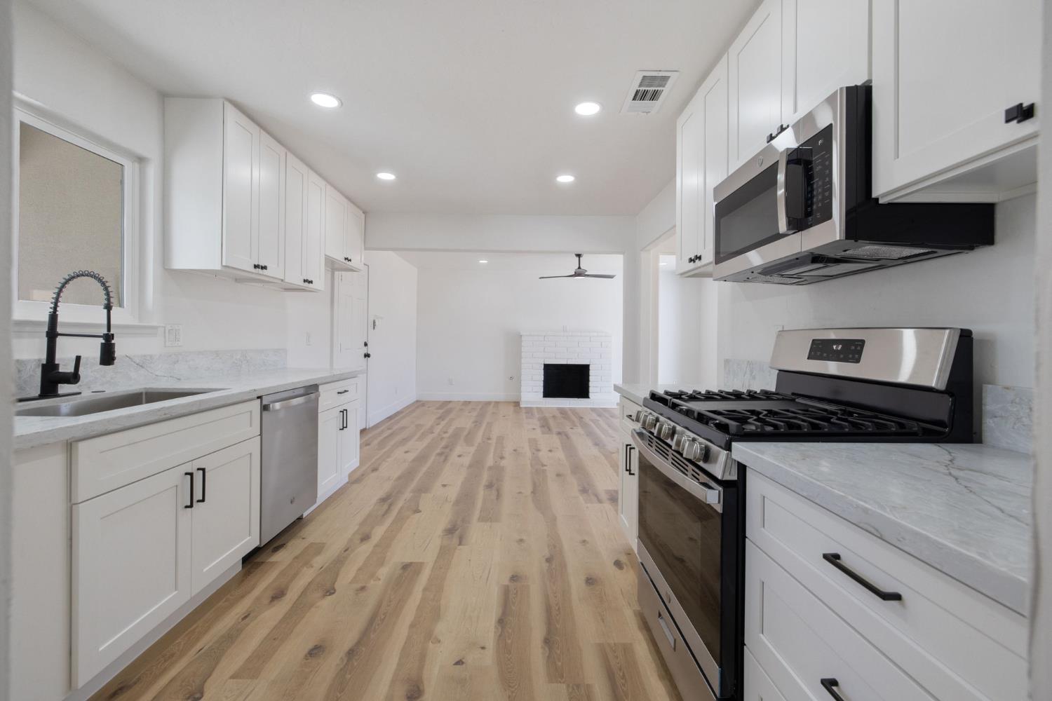 4625 N Holt Ave, Fresno, CA 93705