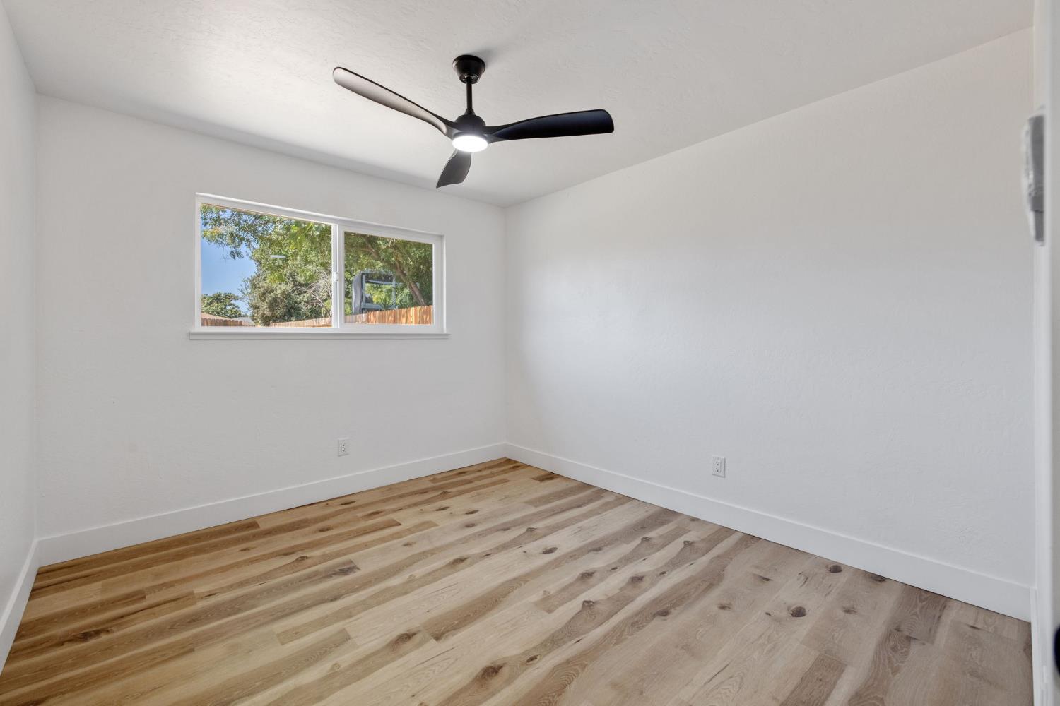 4625 N Holt Ave, Fresno, CA 93705