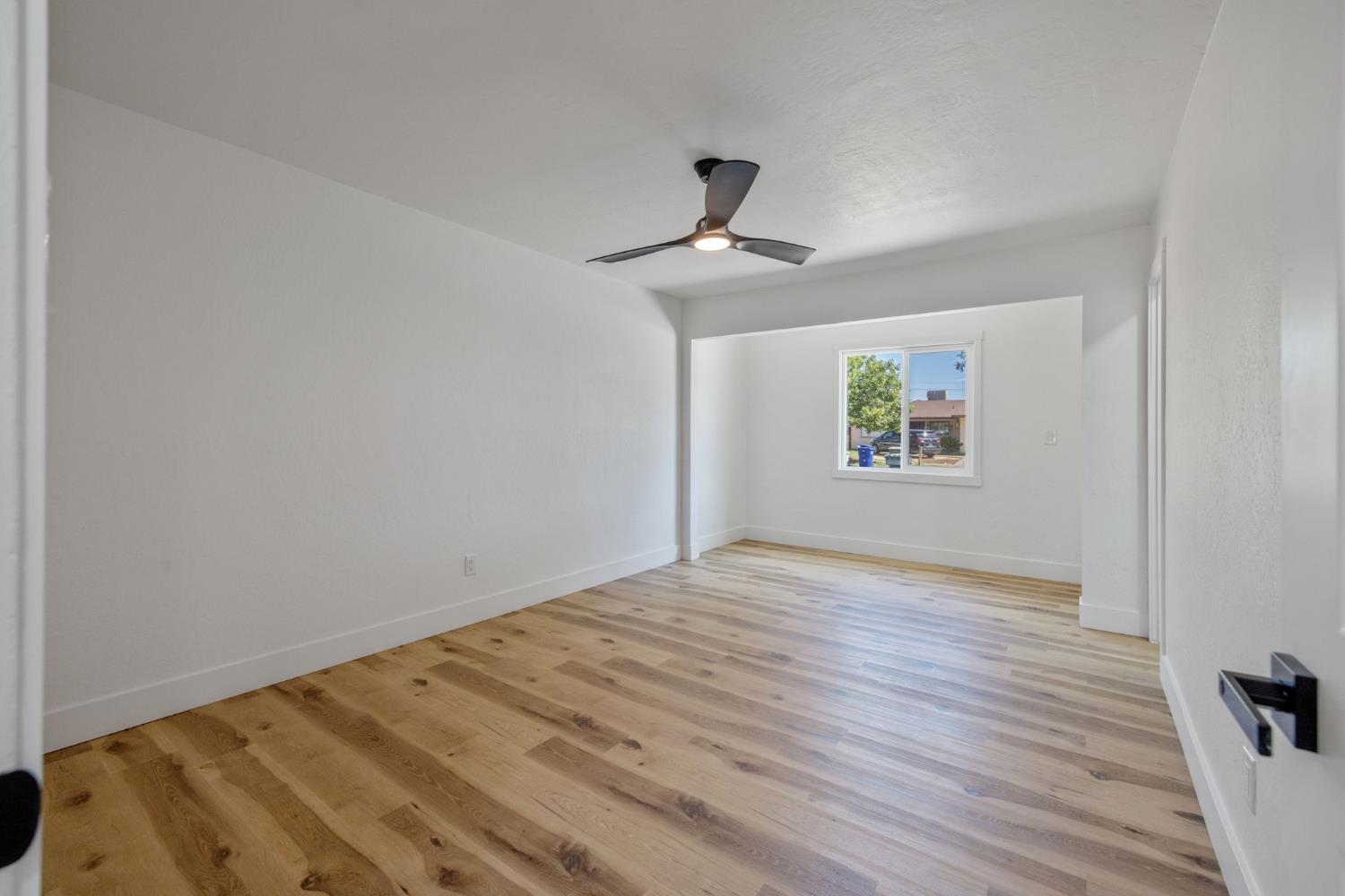 4625 N Holt Ave, Fresno, CA 93705