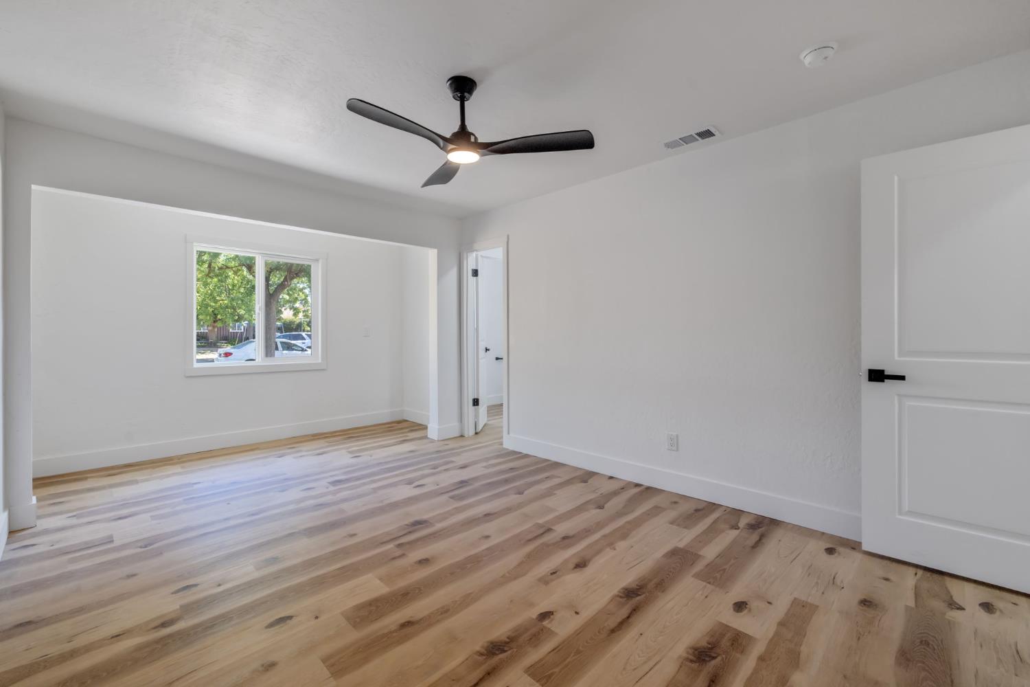 4625 N Holt Ave, Fresno, CA 93705