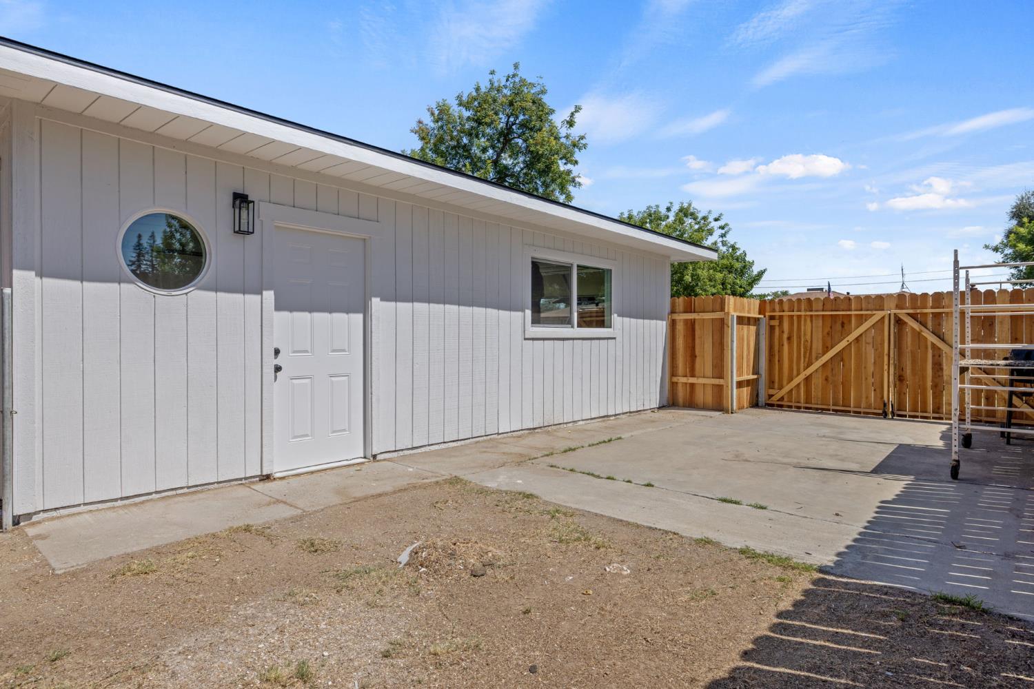 4625 N Holt Ave, Fresno, CA 93705