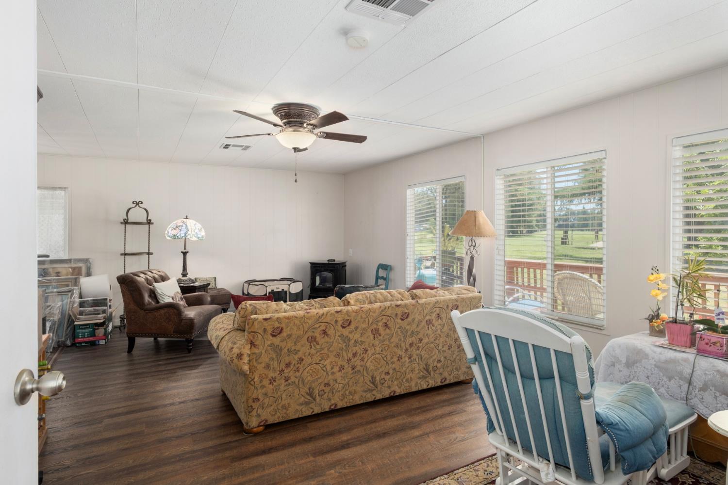 339 N Frankwood Ave #17, Sanger, CA 93657