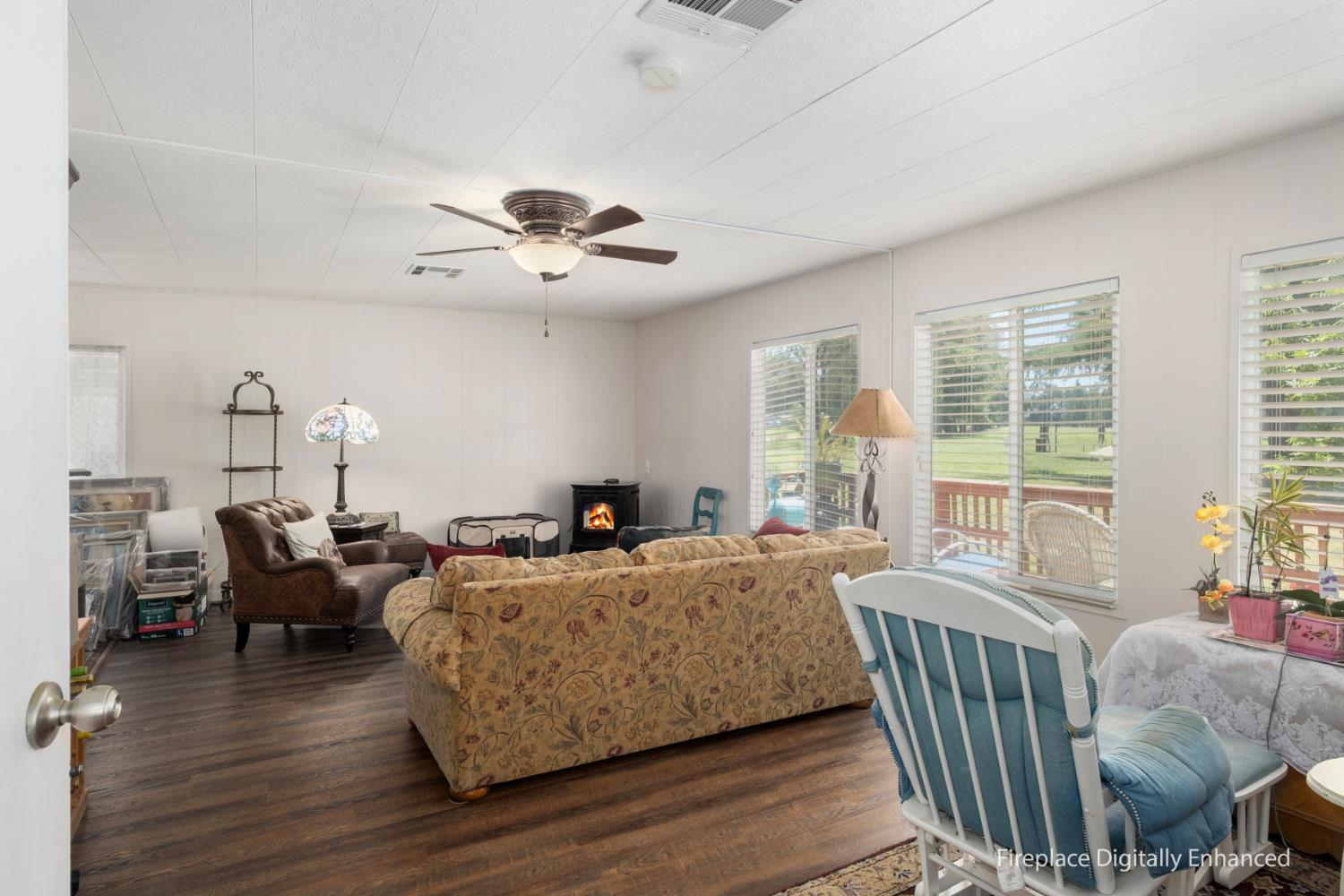 339 N Frankwood Ave #17, Sanger, CA 93657