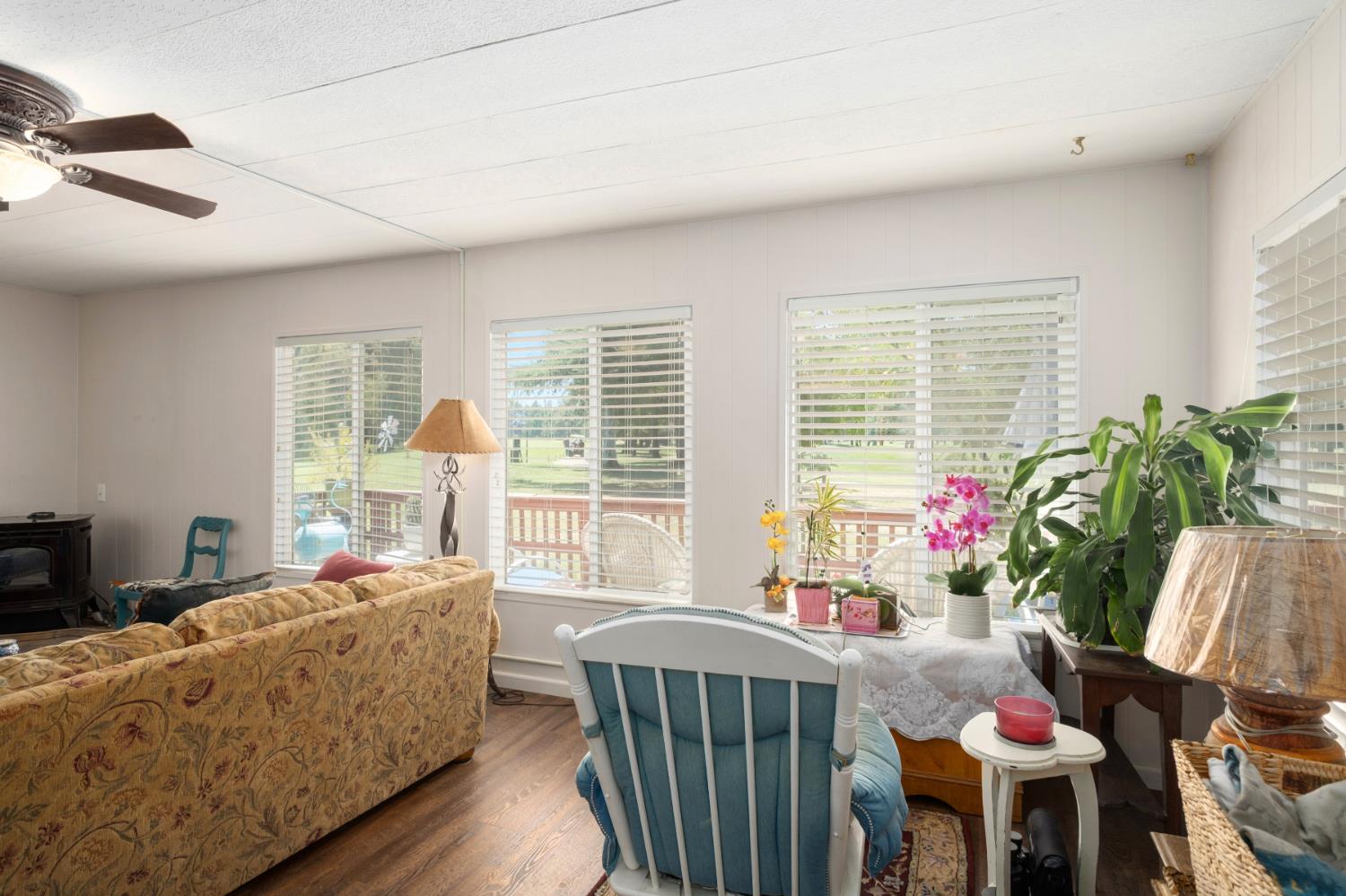 339 N Frankwood Ave #17, Sanger, CA 93657