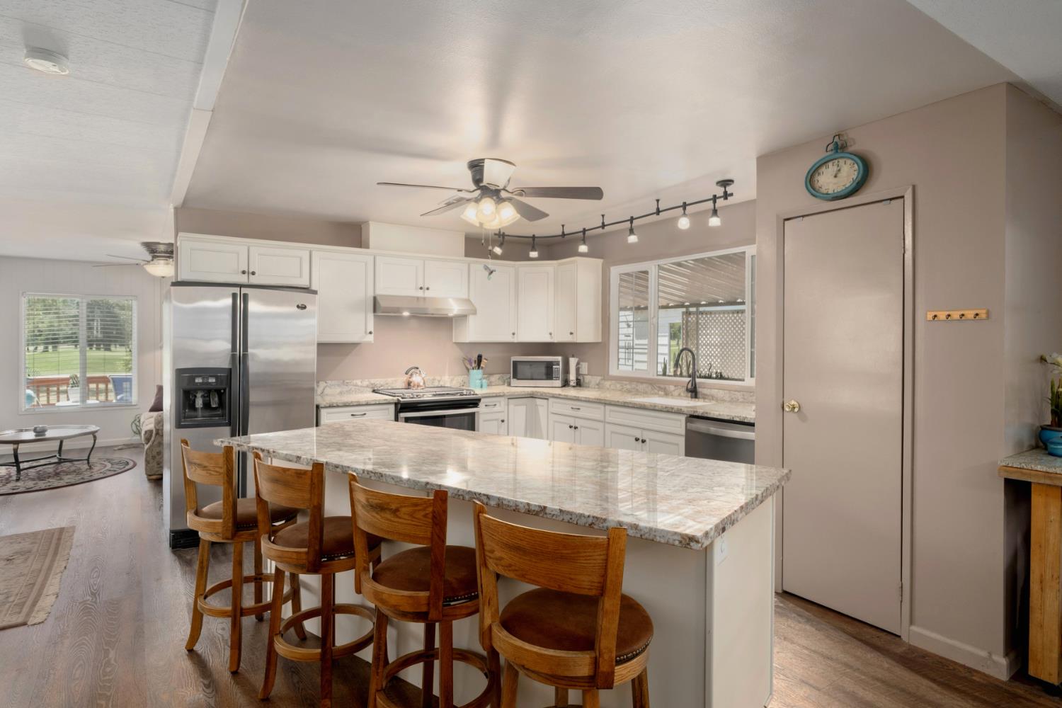 339 N Frankwood Ave #17, Sanger, CA 93657
