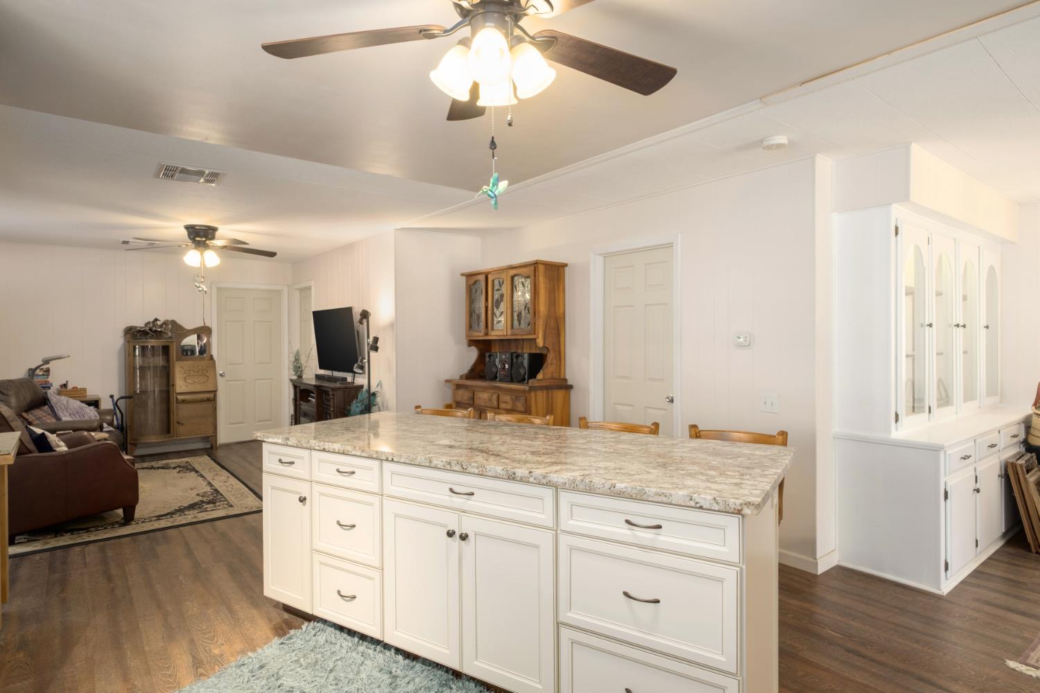 339 N Frankwood Ave #17, Sanger, CA 93657