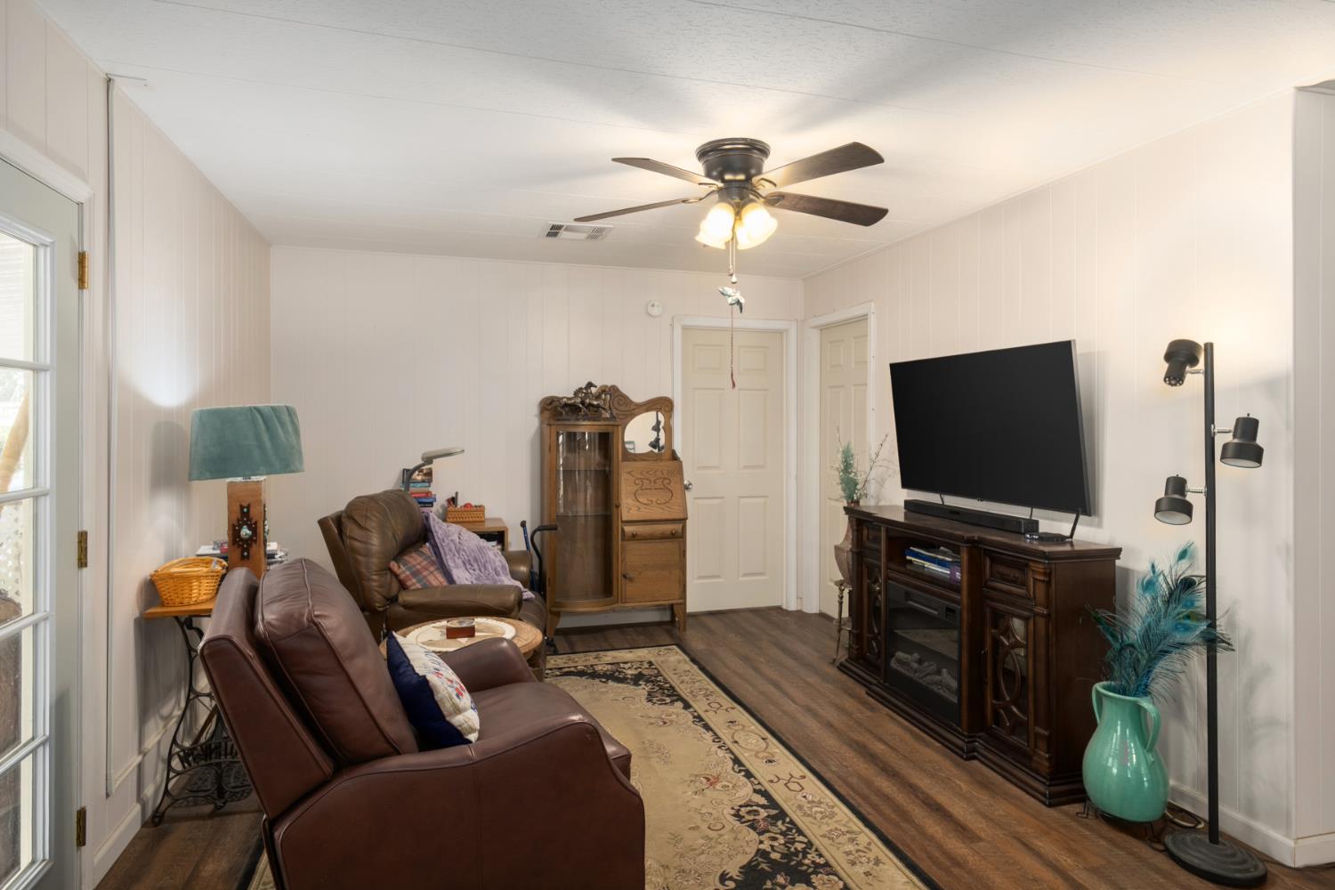 339 N Frankwood Ave #17, Sanger, CA 93657