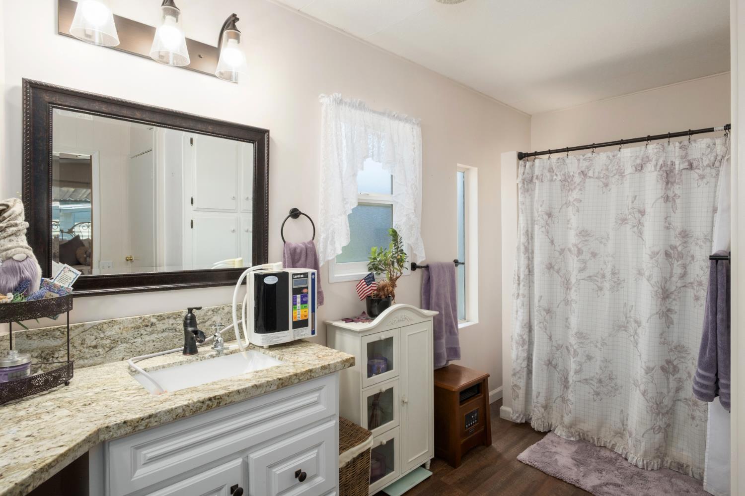 339 N Frankwood Ave #17, Sanger, CA 93657