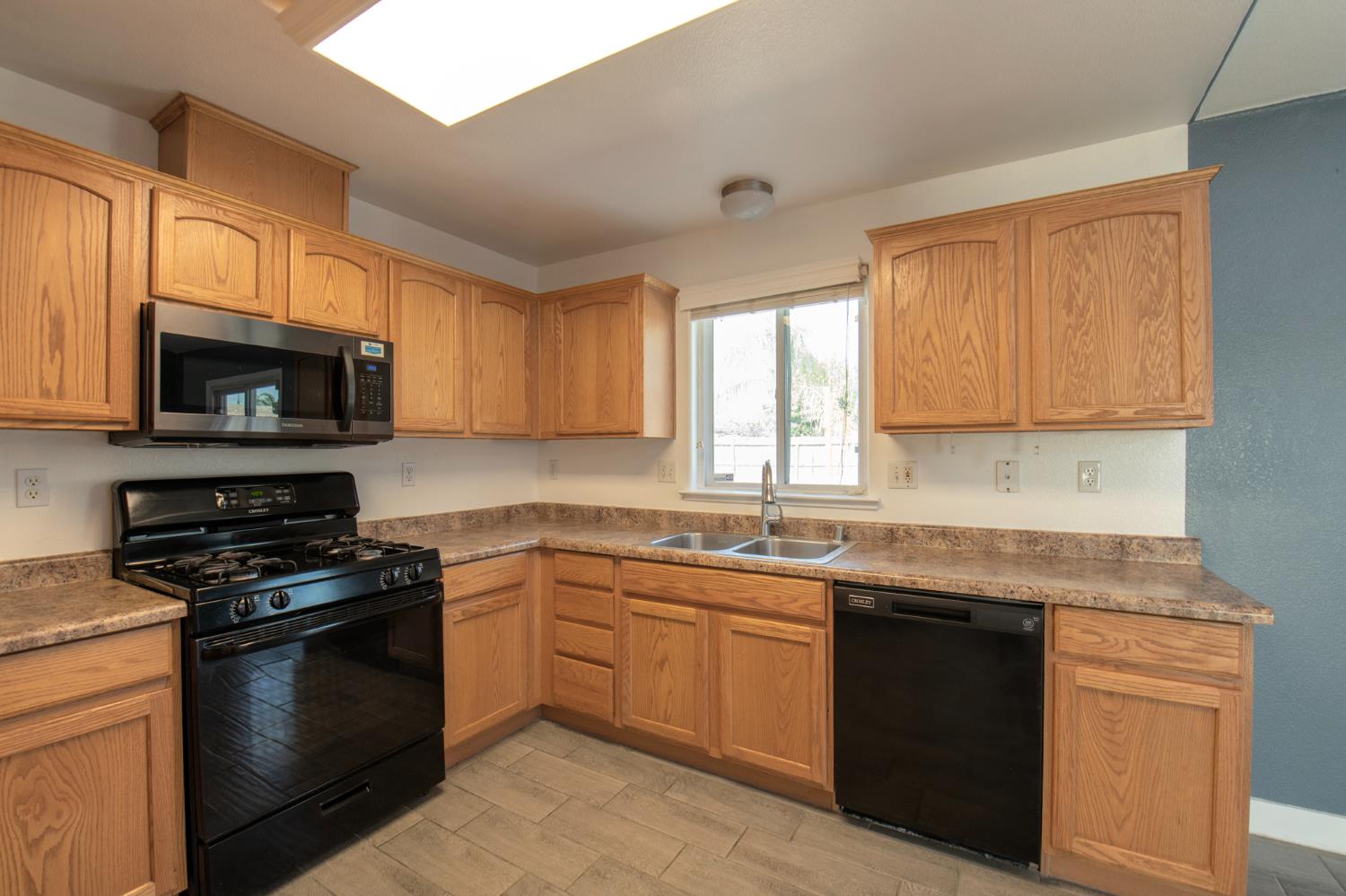 2366 S Sabre Ave, Fresno, CA 93727
