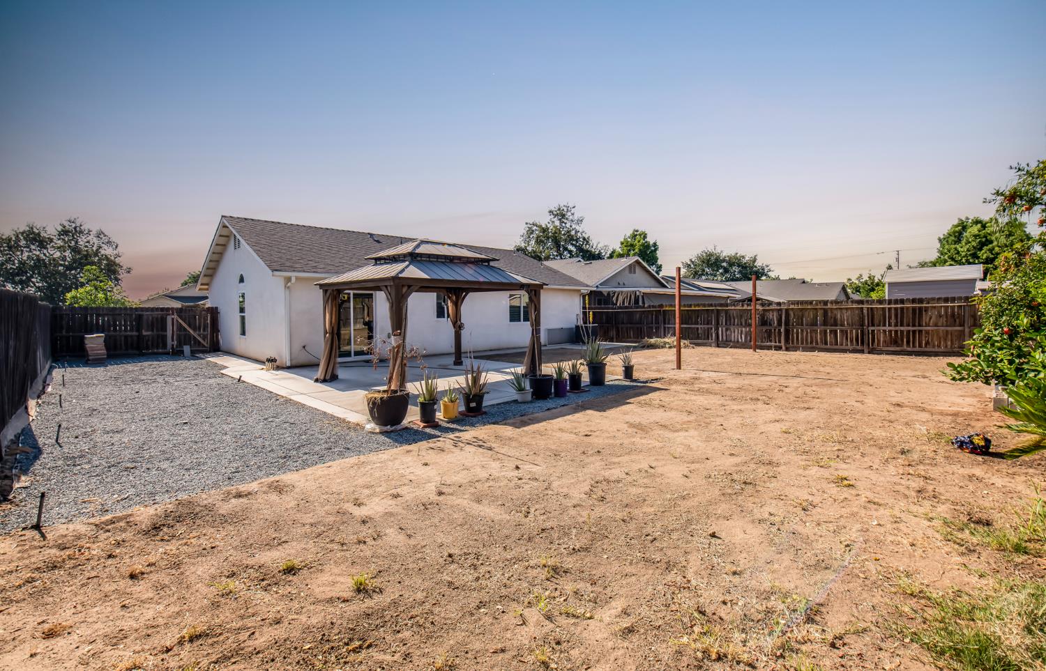 2366 S Sabre Ave, Fresno, CA 93727