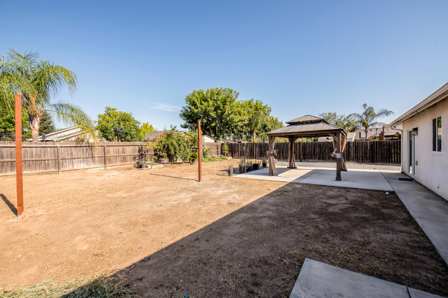2366 S Sabre Ave, Fresno, CA 93727