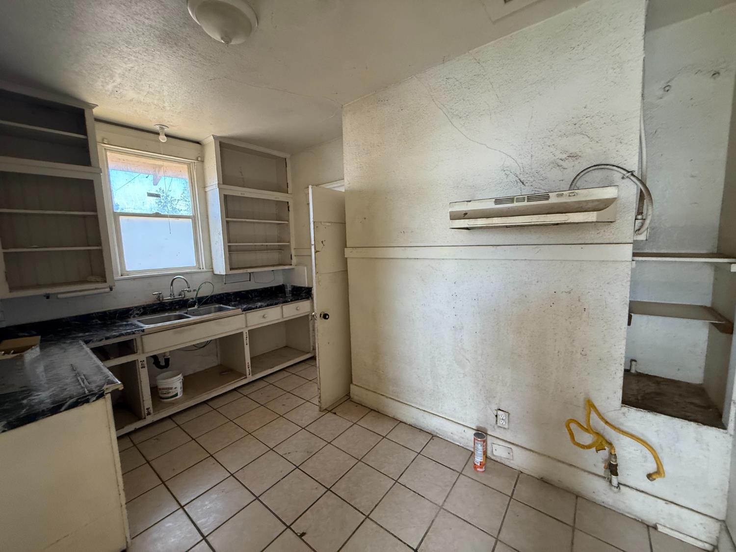 450 N Howard St, Fresno, CA 93701