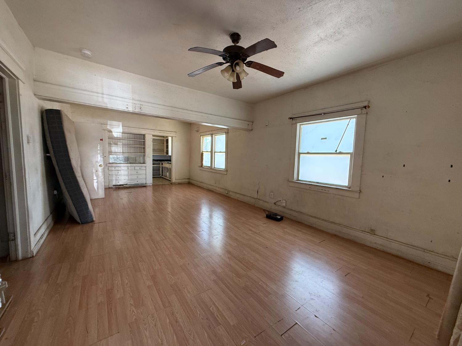 450 N Howard St, Fresno, CA 93701