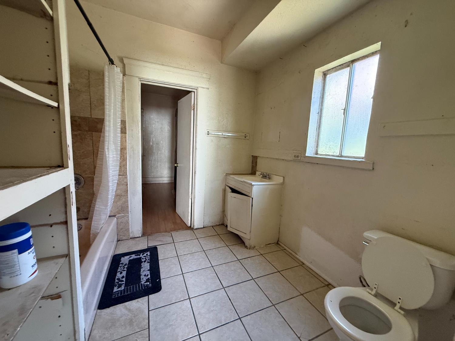 450 N Howard St, Fresno, CA 93701