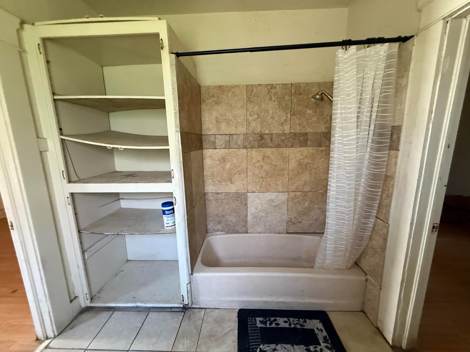 450 N Howard St, Fresno, CA 93701
