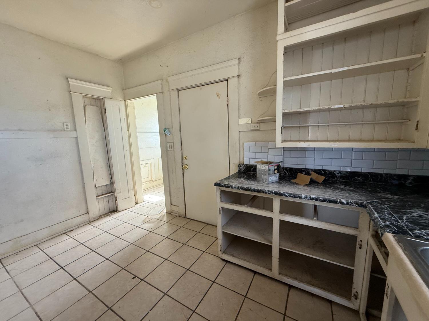 450 N Howard St, Fresno, CA 93701