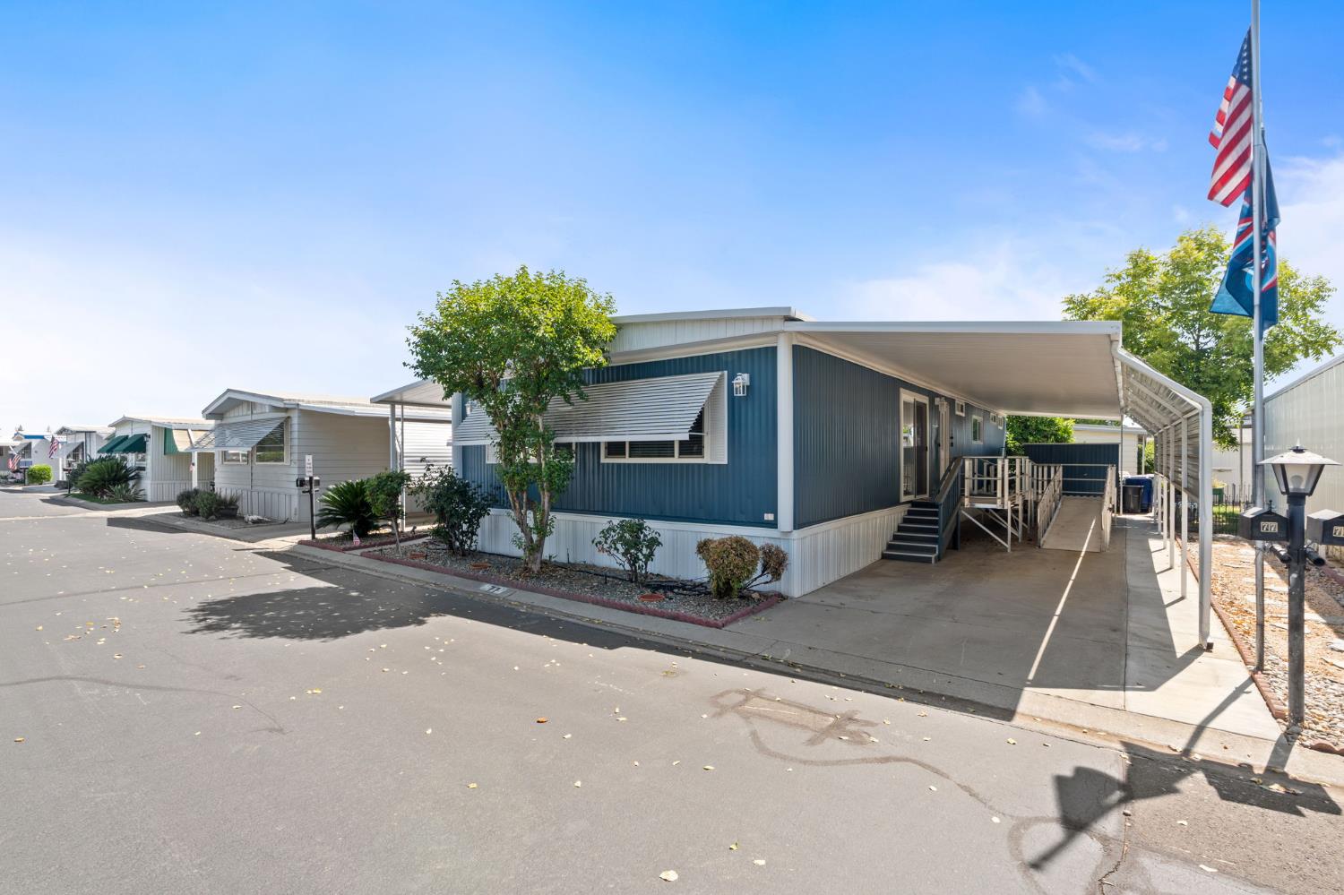 1001 Sylmar Ave, Clovis, CA 93612
