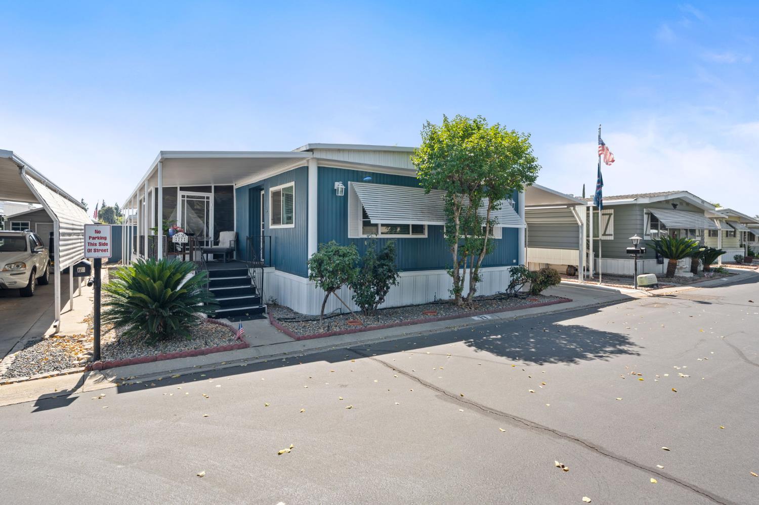 1001 Sylmar Ave, Clovis, CA 93612
