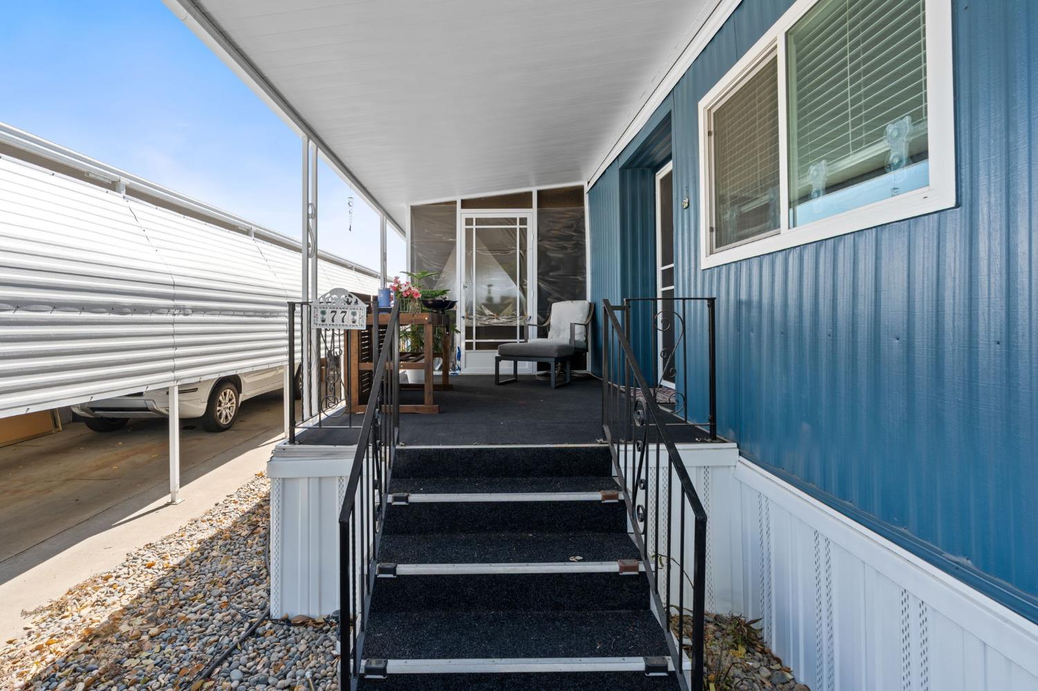 1001 Sylmar Ave, Clovis, CA 93612