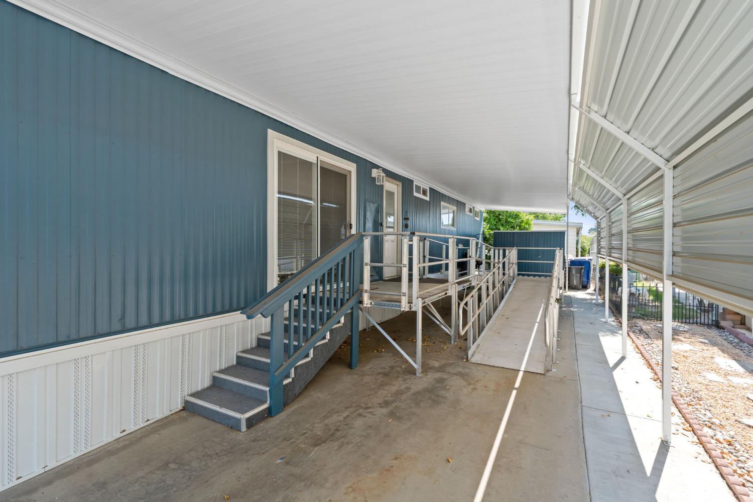 1001 Sylmar Ave, Clovis, CA 93612