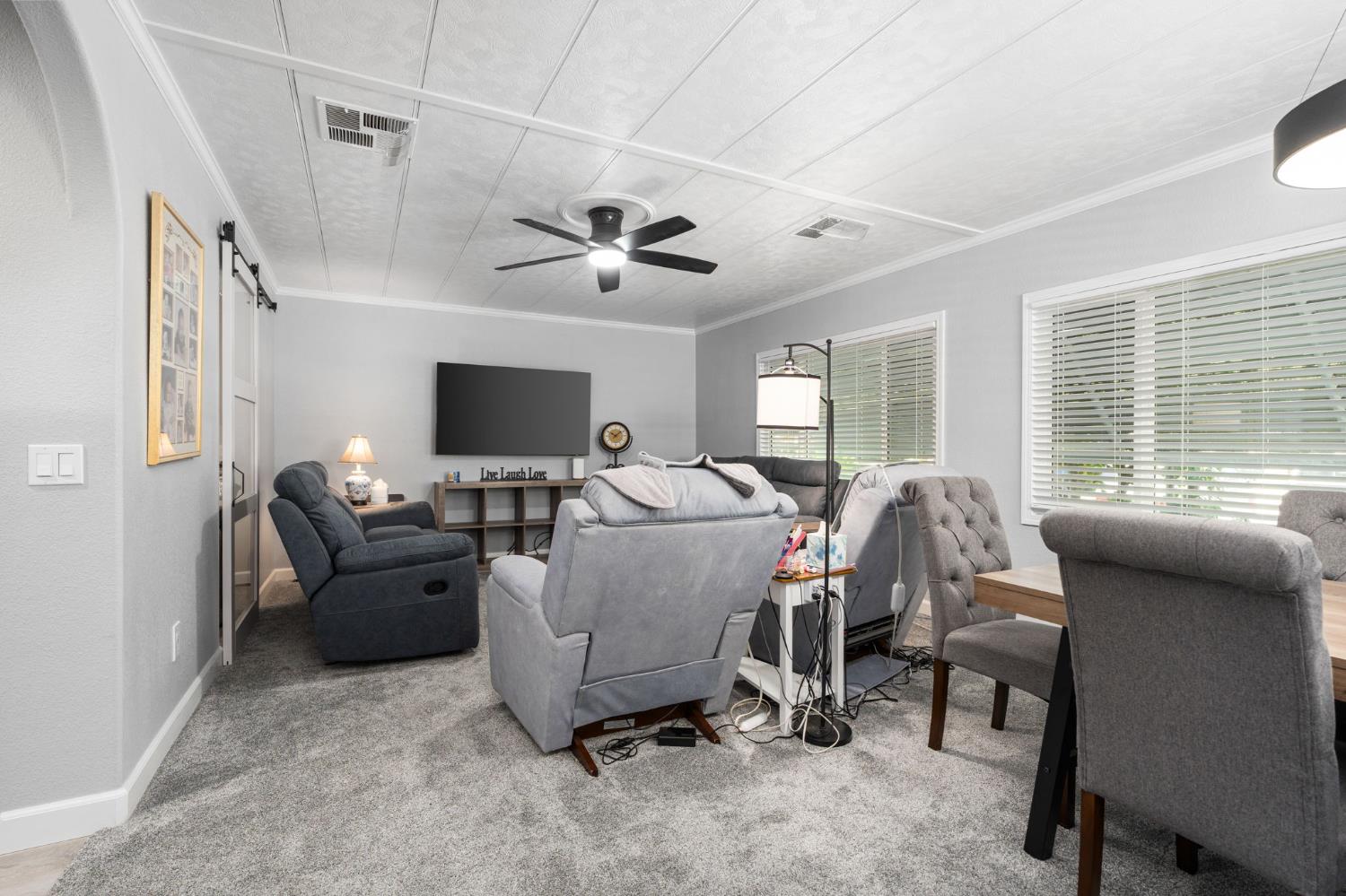 1001 Sylmar Ave, Clovis, CA 93612