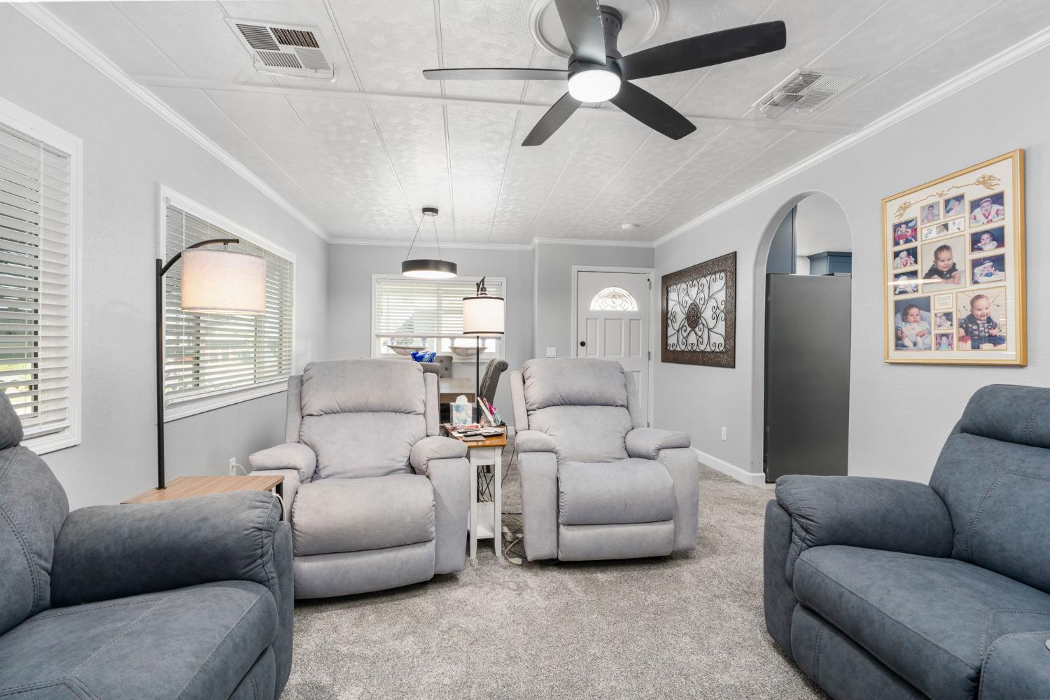 1001 Sylmar Ave, Clovis, CA 93612