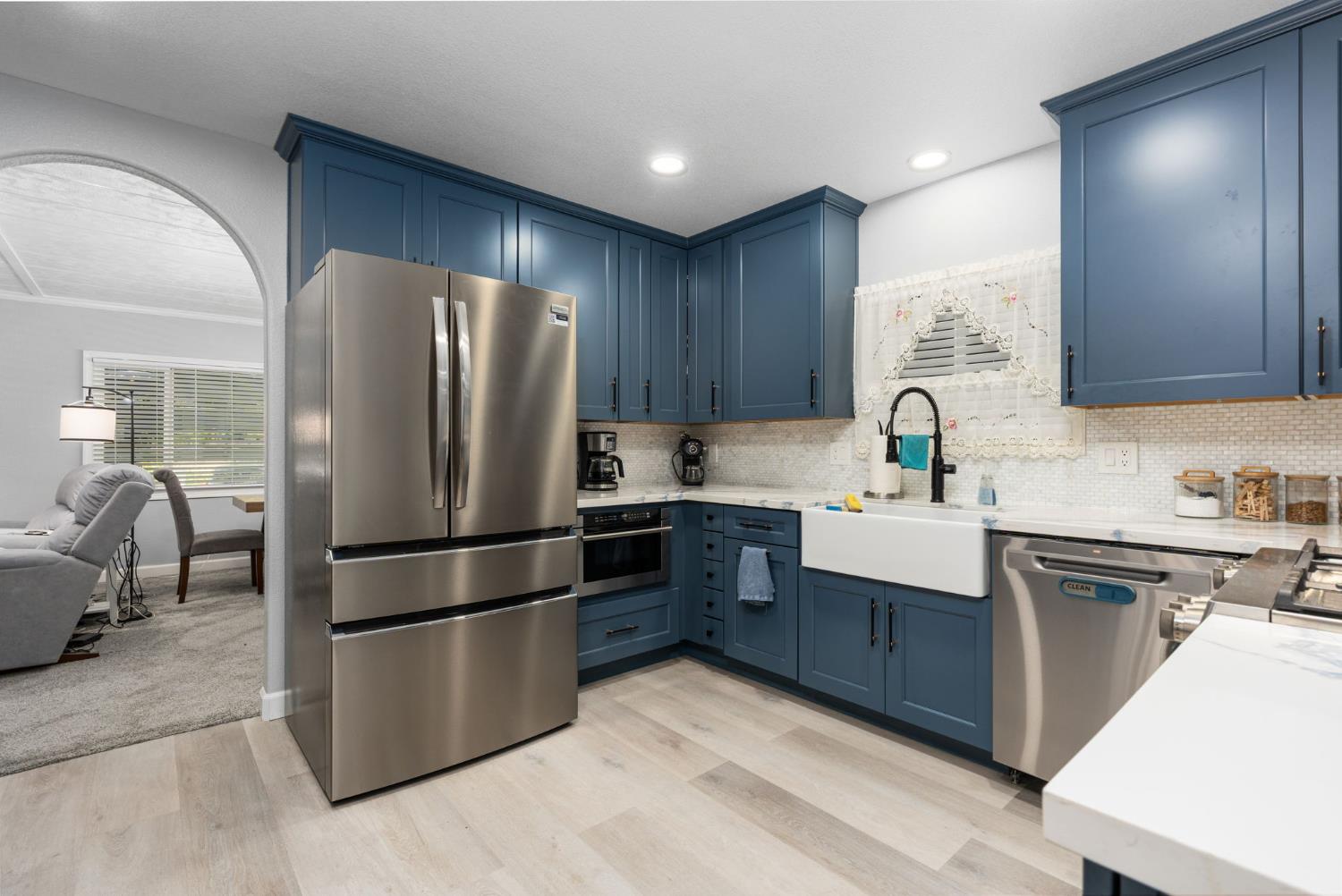 1001 Sylmar Ave, Clovis, CA 93612