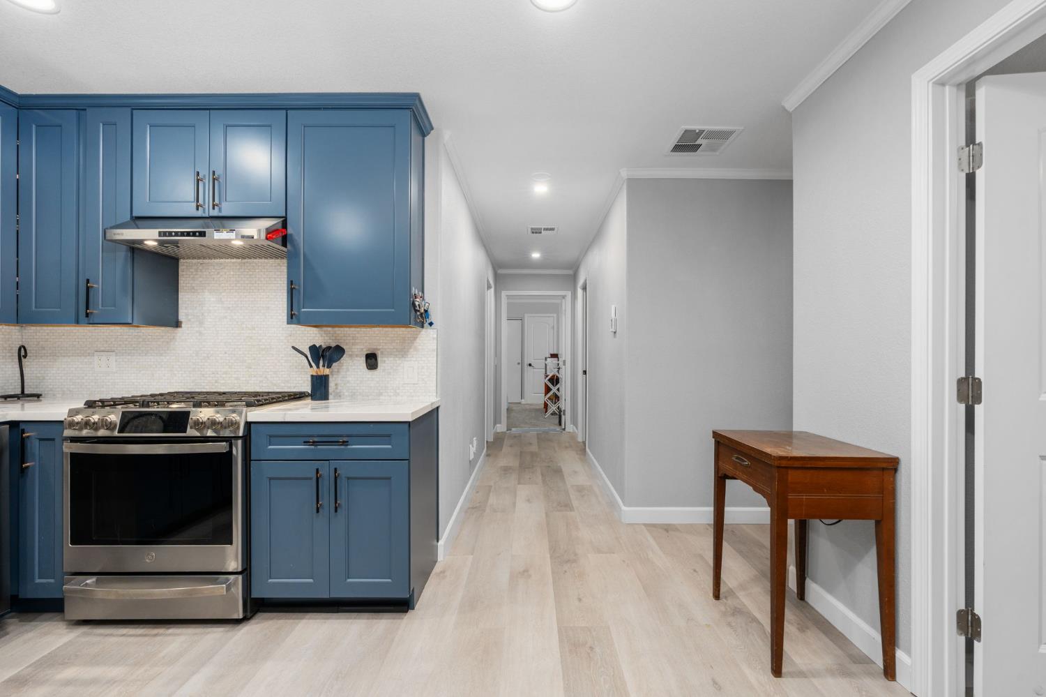 1001 Sylmar Ave, Clovis, CA 93612