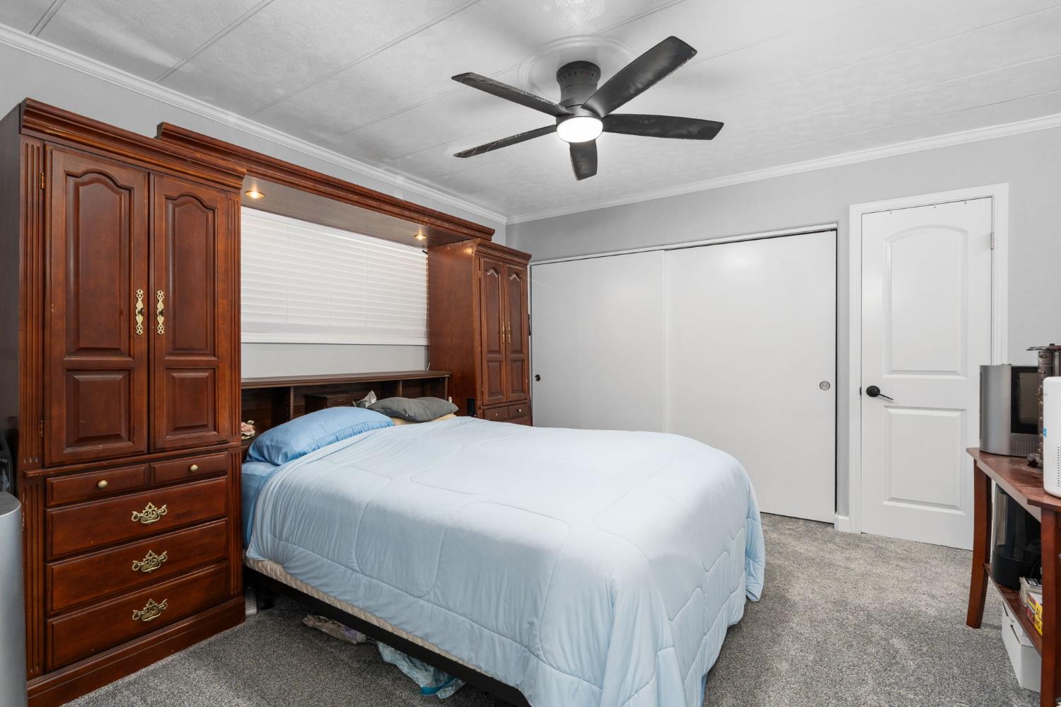 1001 Sylmar Ave, Clovis, CA 93612