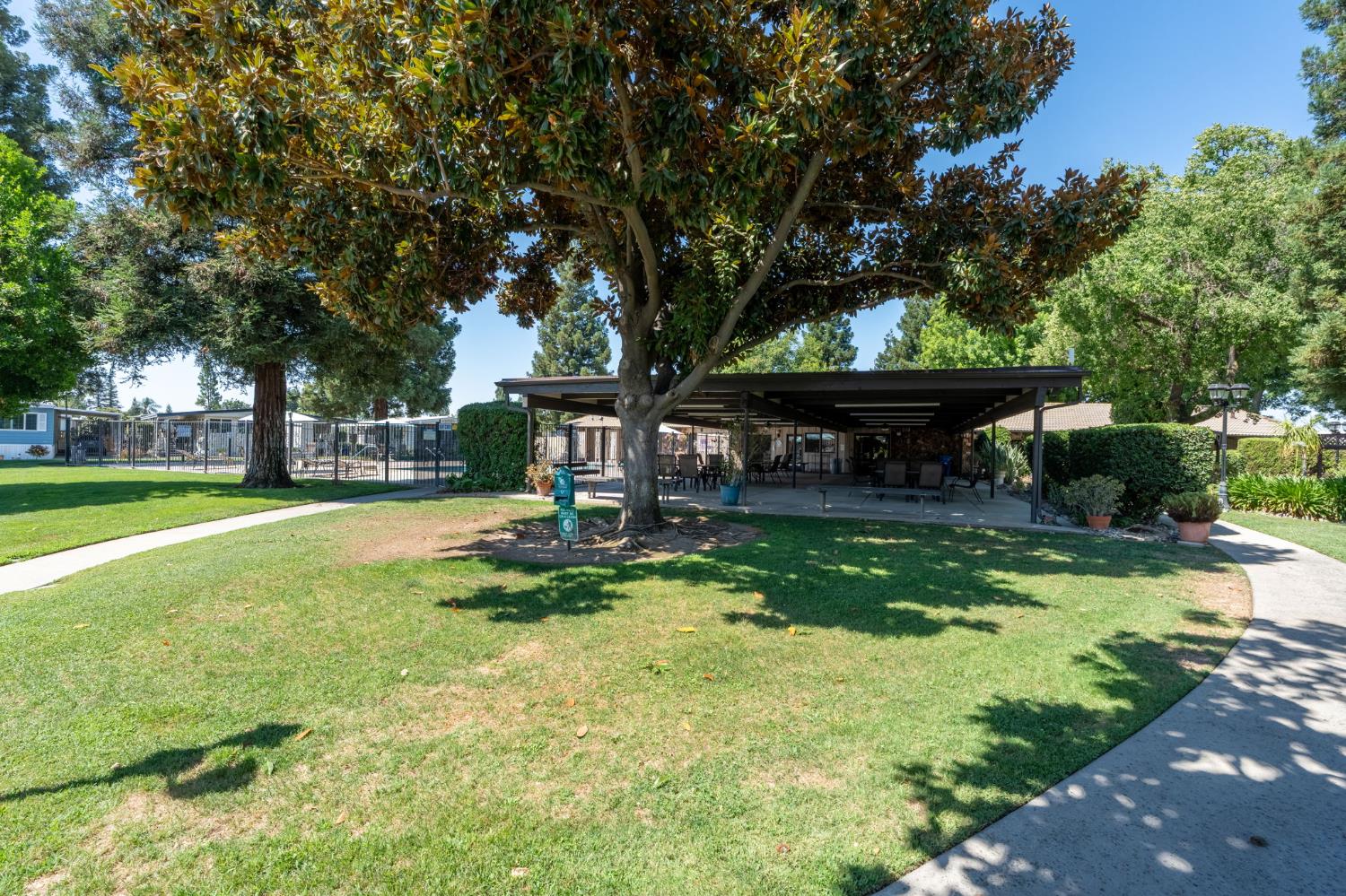 1001 Sylmar Ave, Clovis, CA 93612
