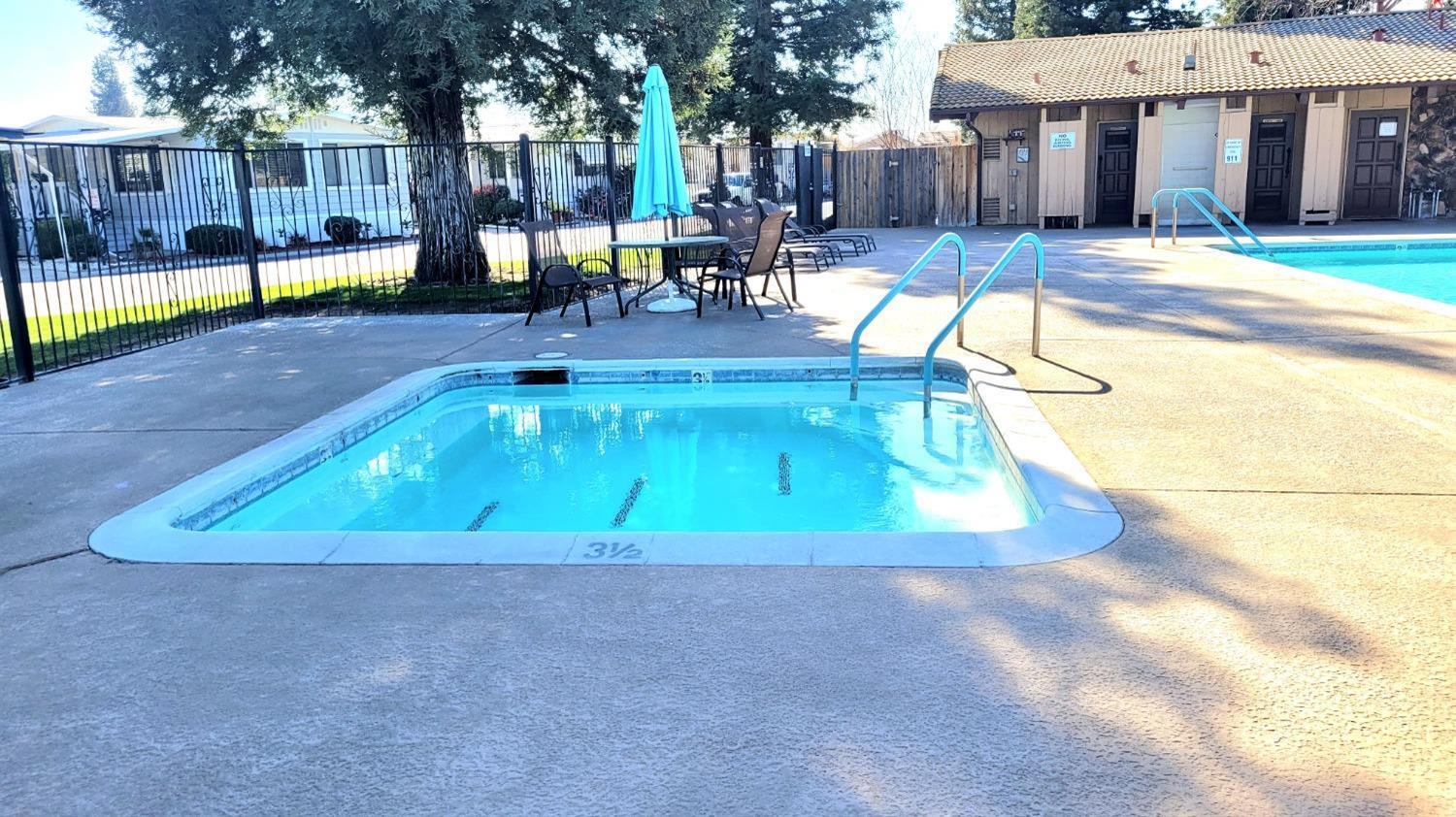 1001 Sylmar Ave, Clovis, CA 93612