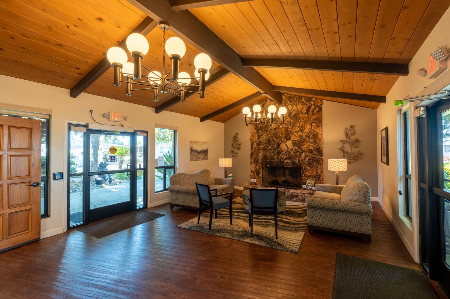 1001 Sylmar Ave, Clovis, CA 93612