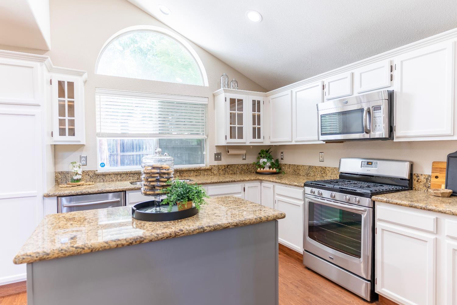 978 E Lexington Ave, Fresno, CA 93720