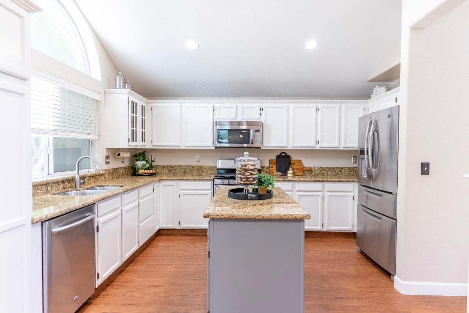 978 E Lexington Ave, Fresno, CA 93720
