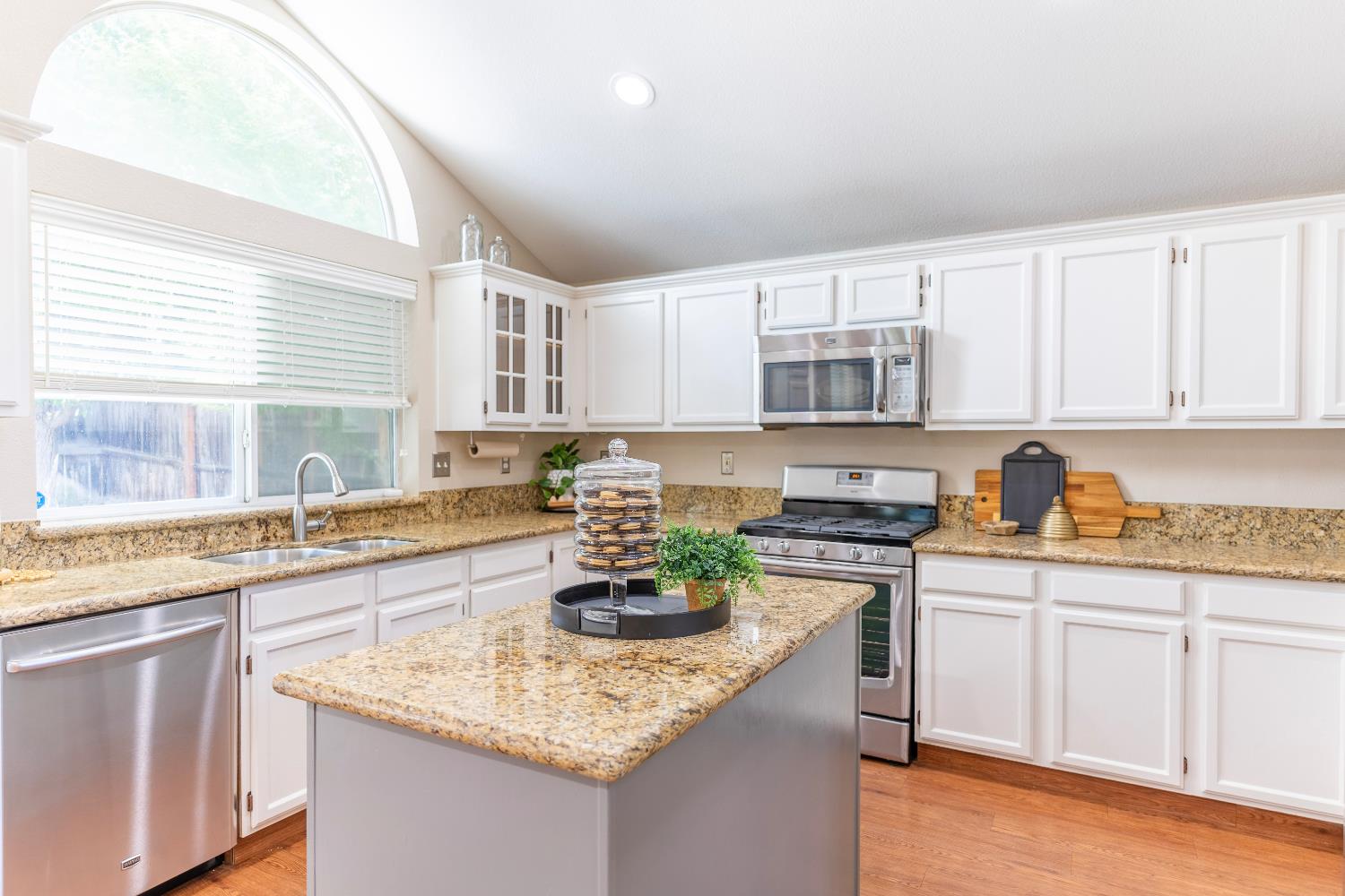 978 E Lexington Ave, Fresno, CA 93720